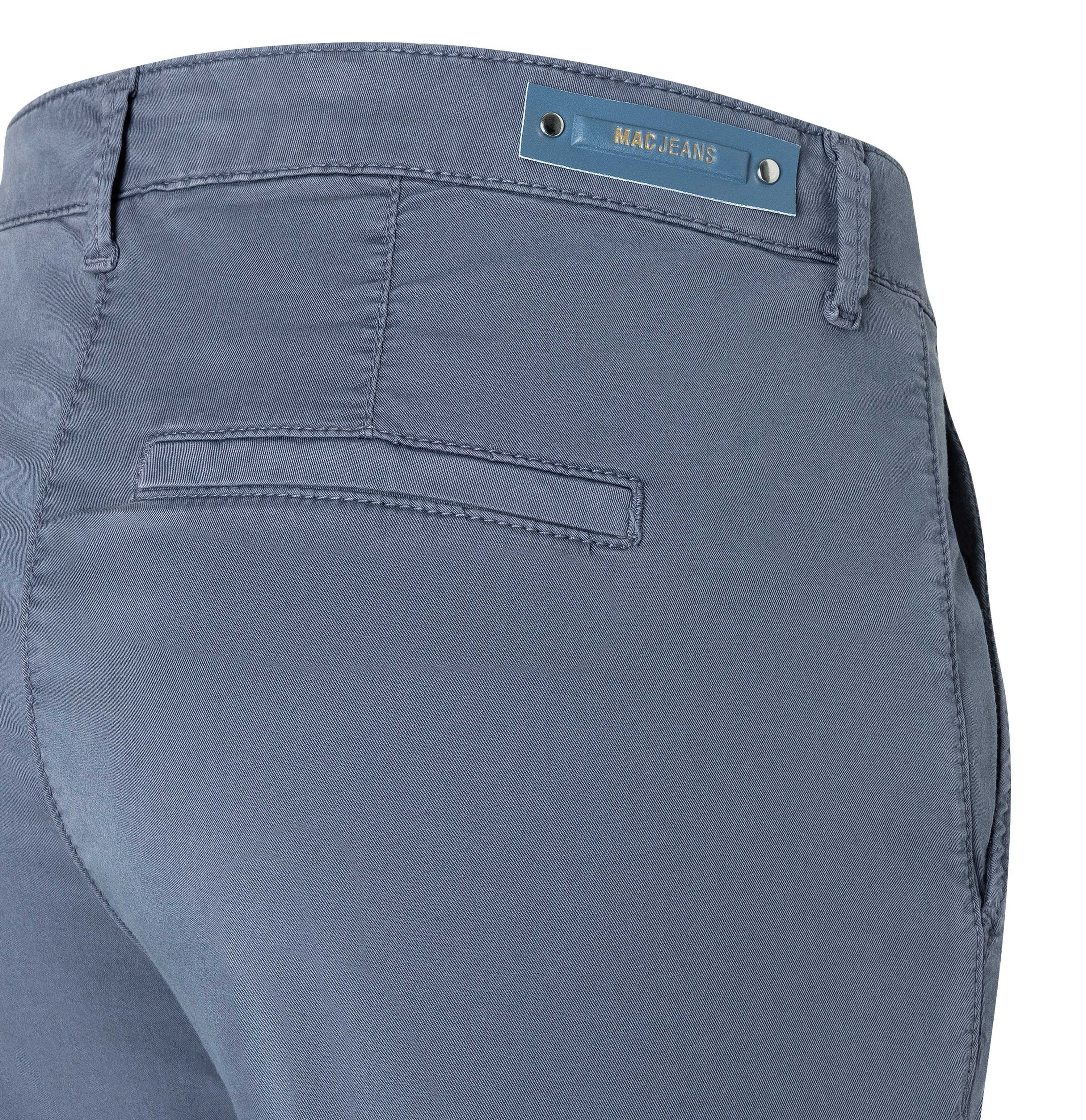 MAC Chino turn up met subtiele glans, elegant en sportief tegelijk