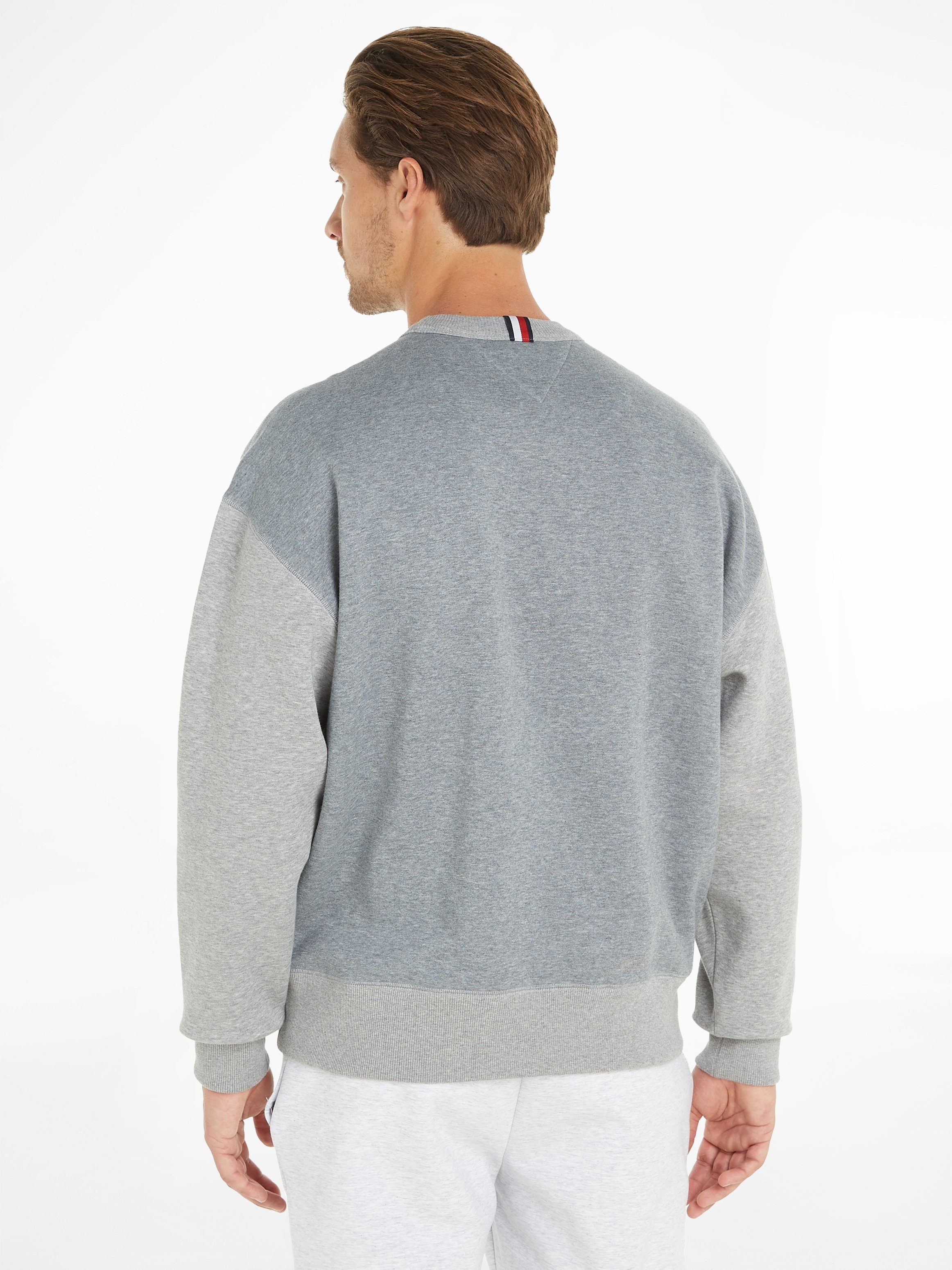 Tommy Hilfiger Sweatshirt SMALL CREST CREWNECK met logoborduursel op borsthoogte