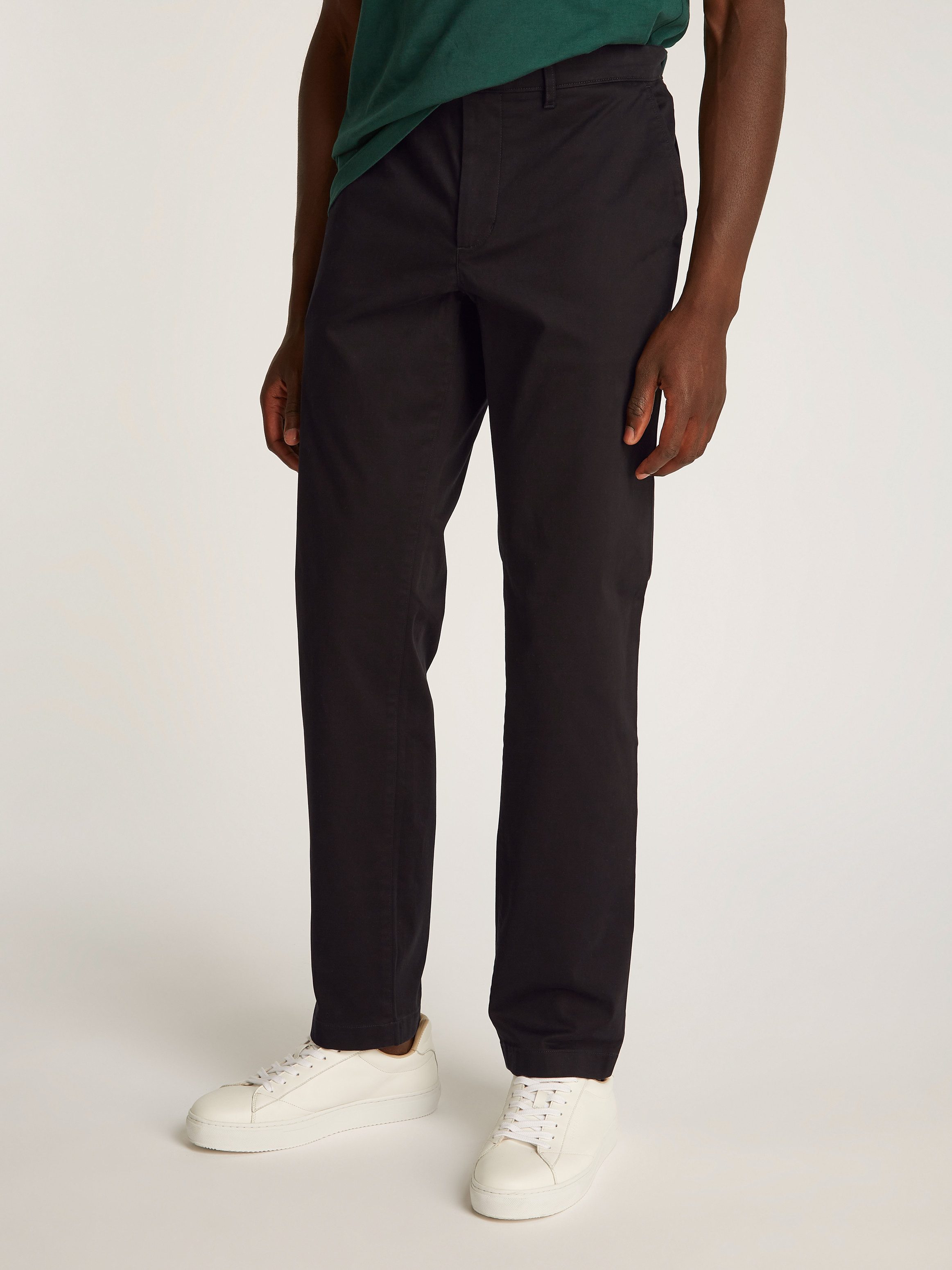 Tommy Hilfiger Chino DENTON CHINO SATIN met achterzakken met knoop, logo-borduursel