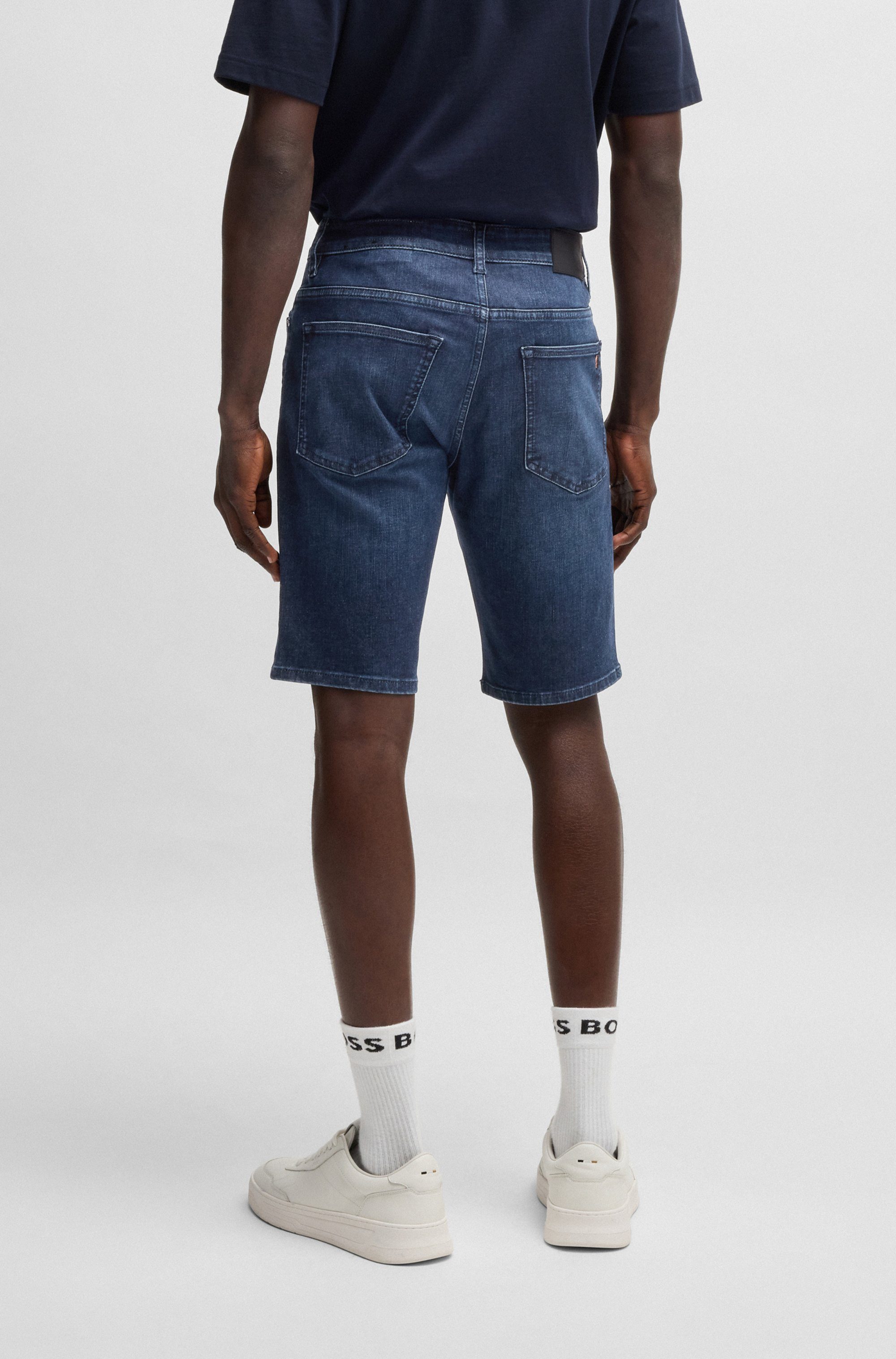 Boss Orange Short Delaware met leren badge en muntzak