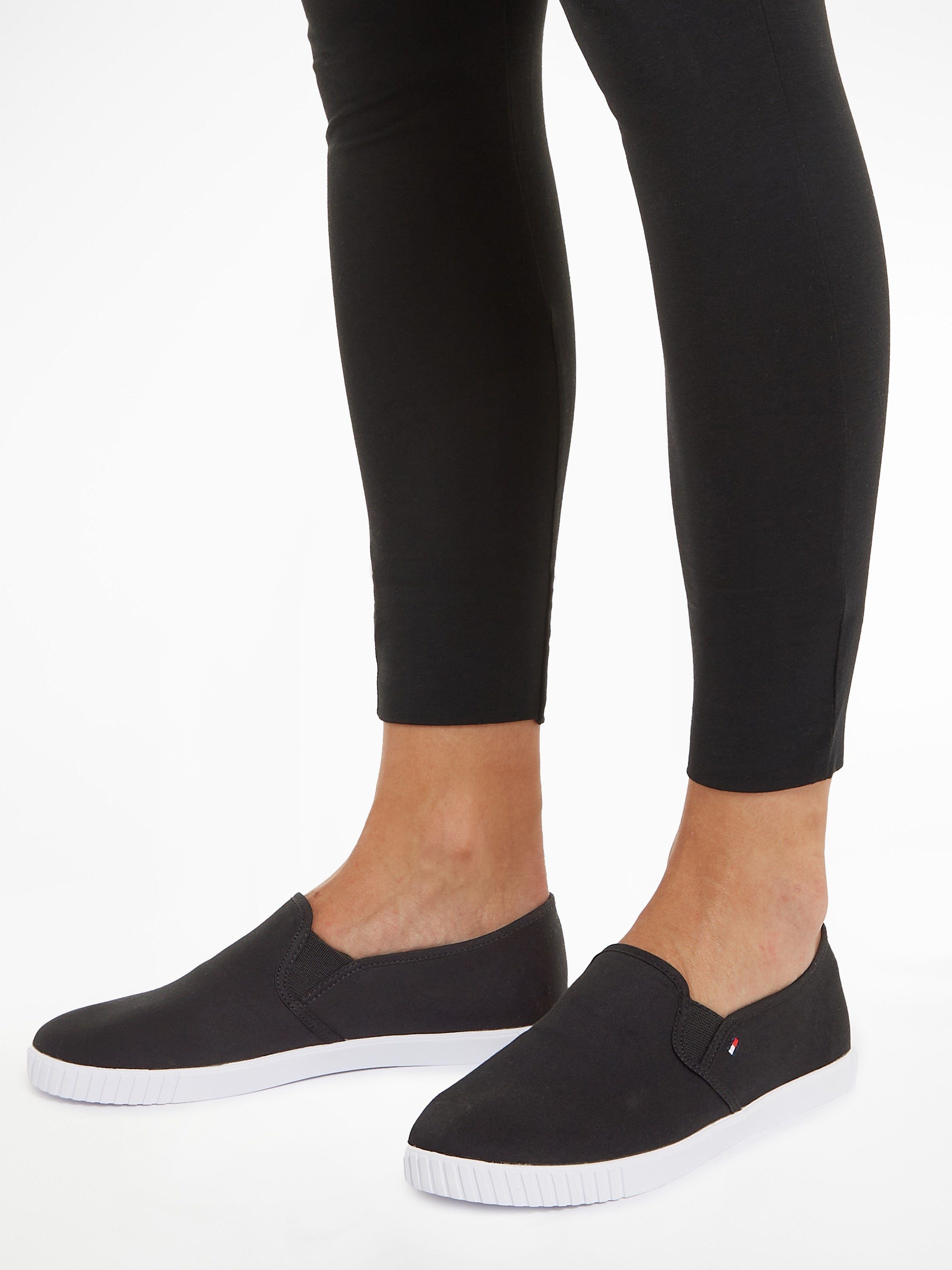 Tommy Hilfiger Instappers CANVAS SLIP-ON SNEAKER Vrijetijdsschoen, slip-on sneaker, zomerschoen met elastiek, smalle vorm