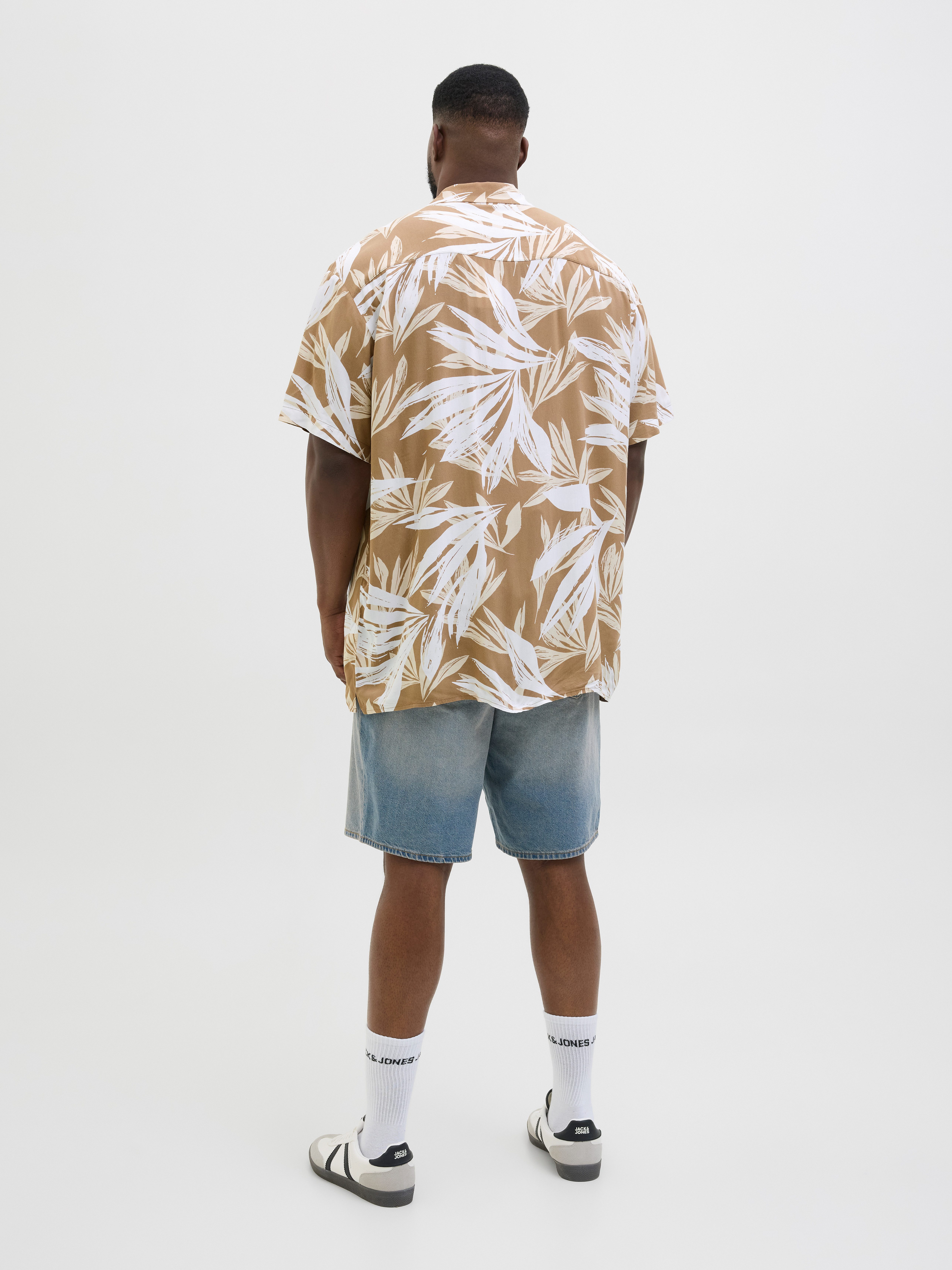 Jack & Jones PlusSize Overhemd met korte mouwen JJEJEFF TROPICAL AOP RESORT SHIRT SN PLS