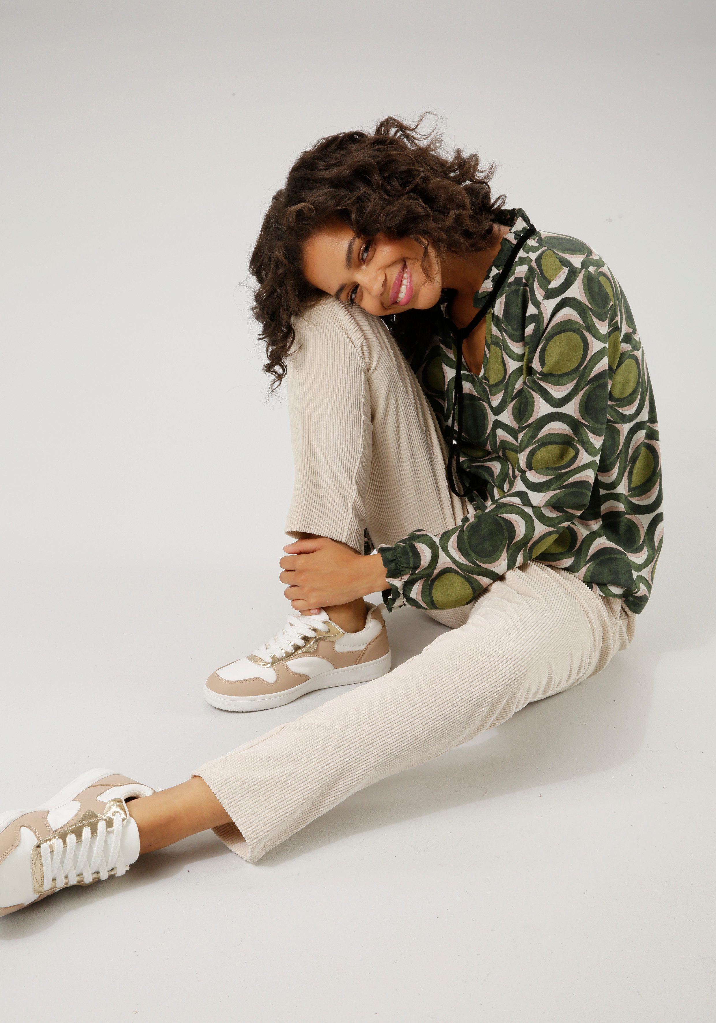 Aniston CASUAL Comfortbroek van trendy, elastische cord