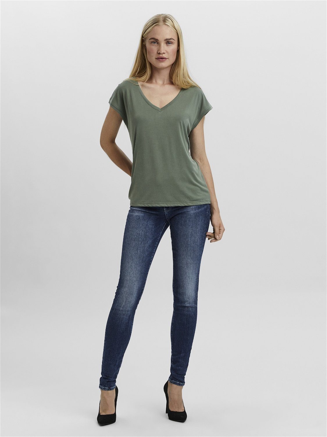 Vero Moda Shirt met V-hals VMFILLI SS V-NECK TEE GA NOOS in een materialenmix met tencel™ modal