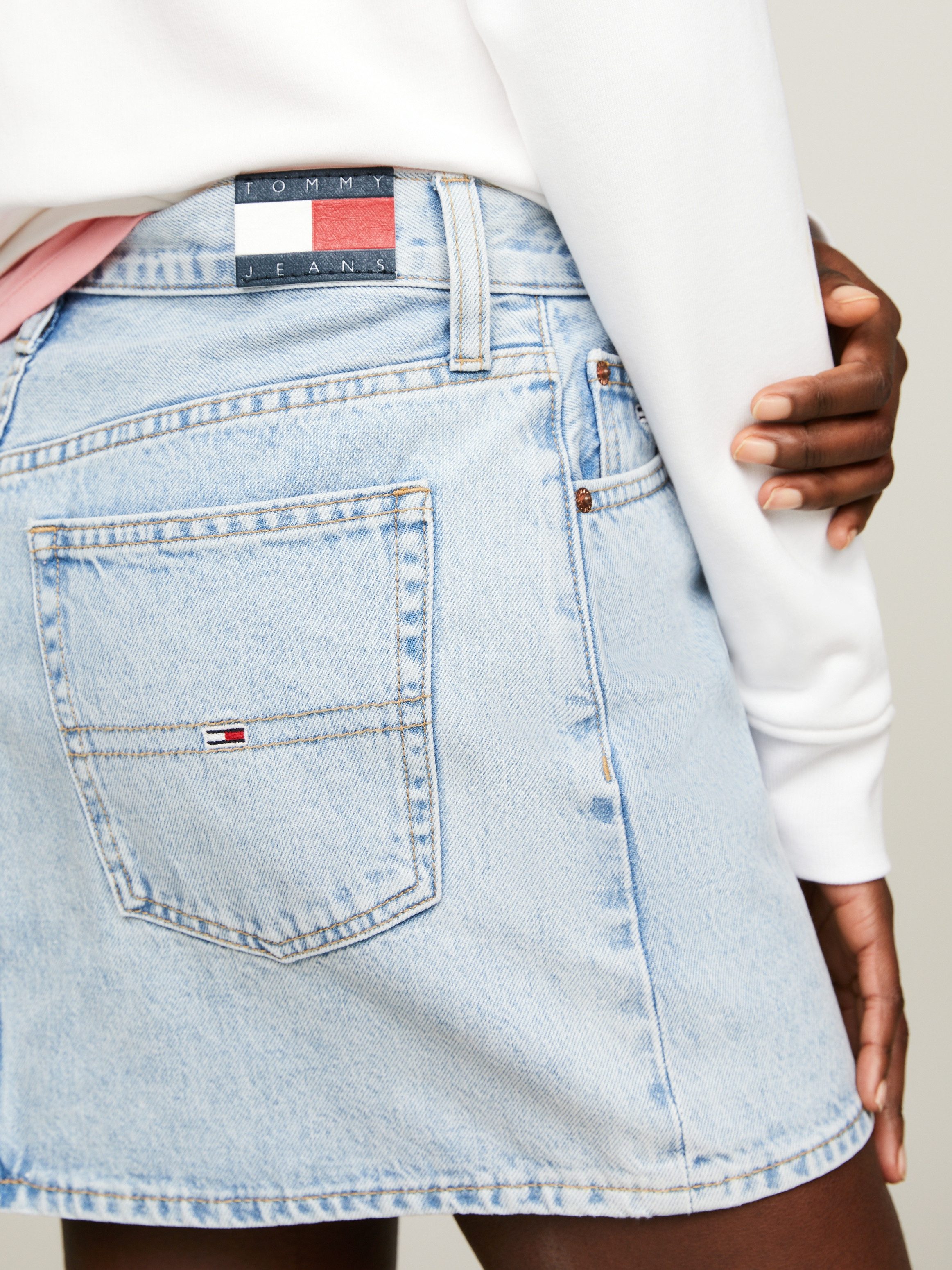 TOMMY Jeans rok IZZIE MR MN SKIRT BH0014