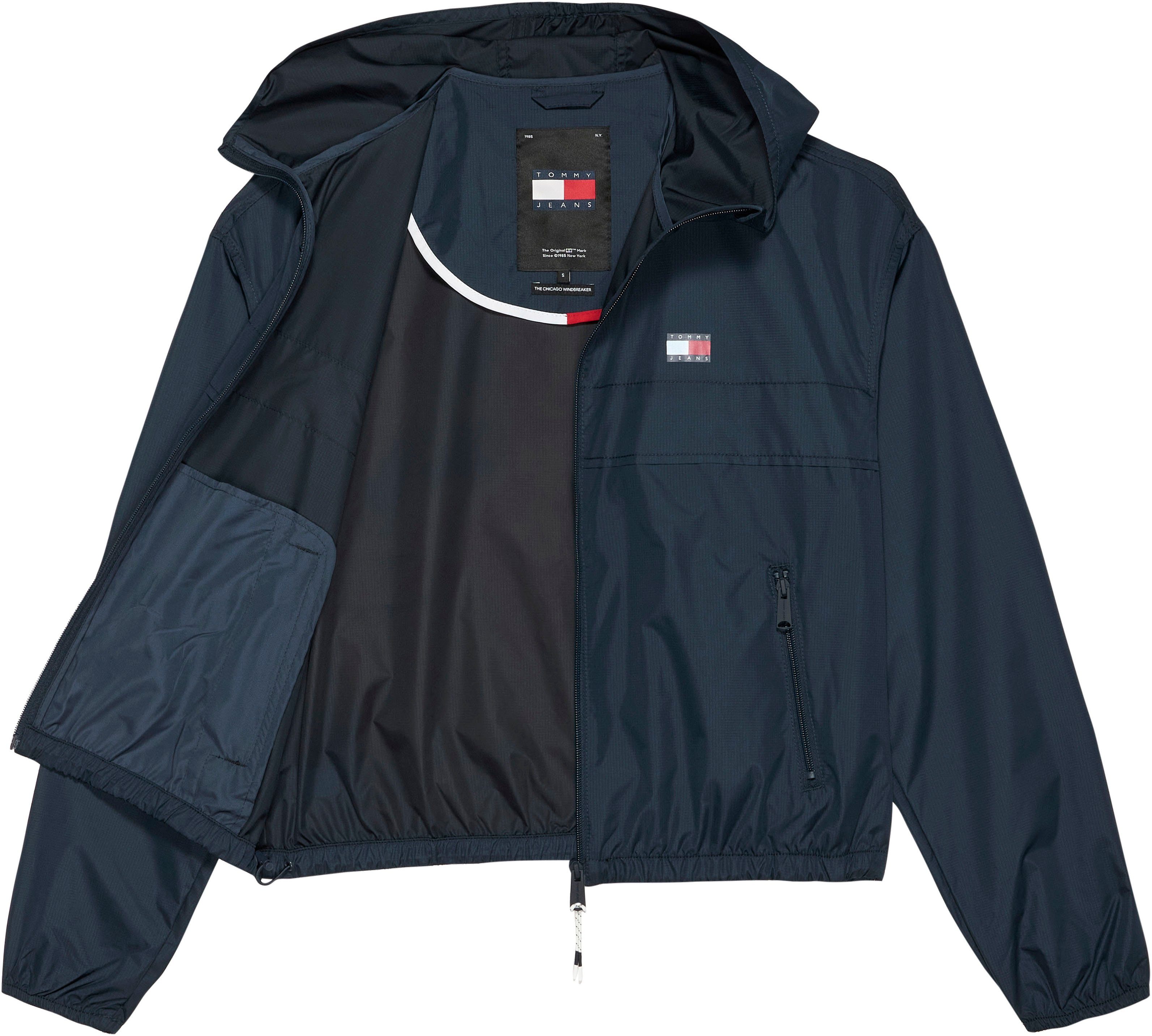 TOMMY JEANS Windbreaker TJW CRP LT CHICAGO in modieuze cropped vorm