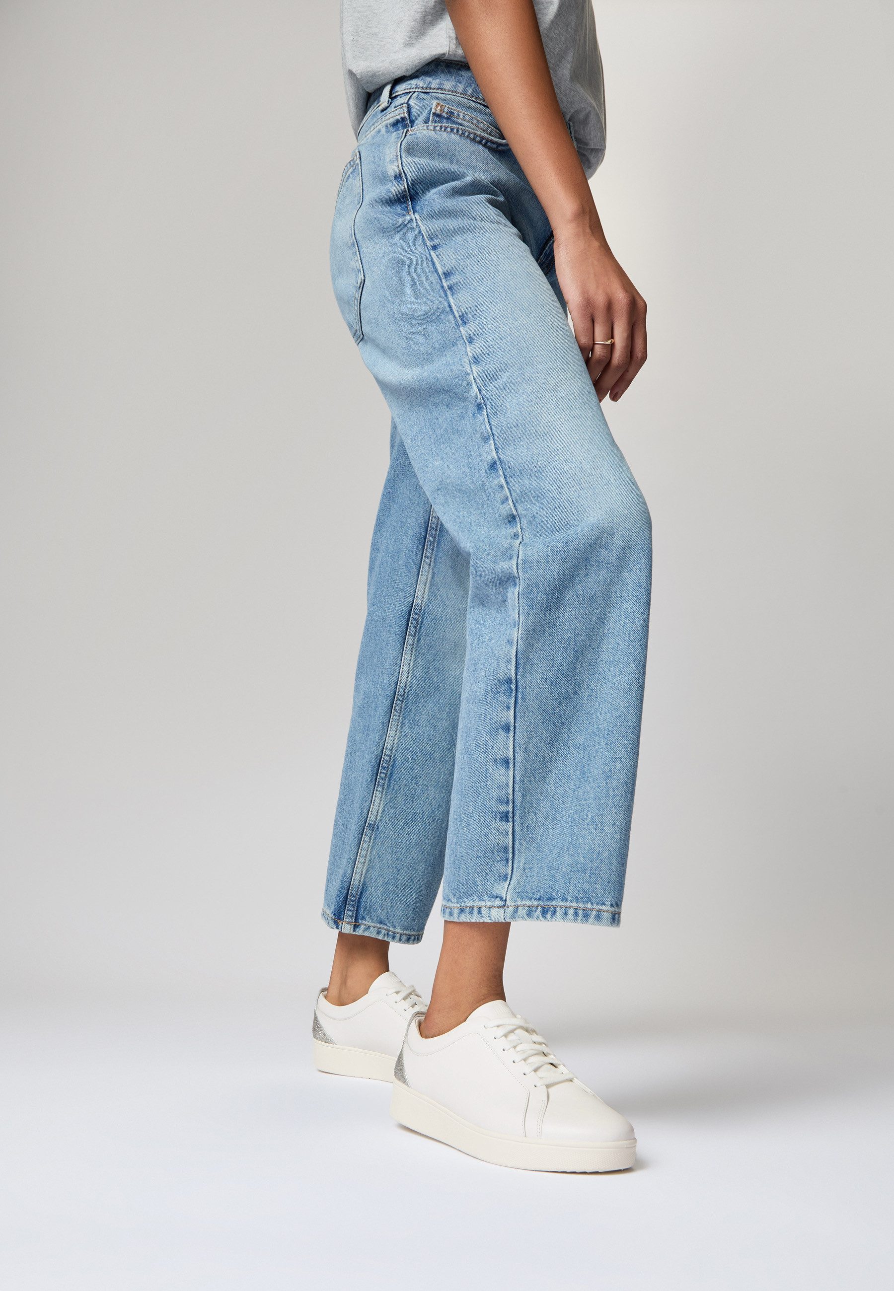 Fitflop Sneakers RALLY CRYSTAL Vrijetijdsschoen, veterschoen, lage schoen met metallic hielpatch