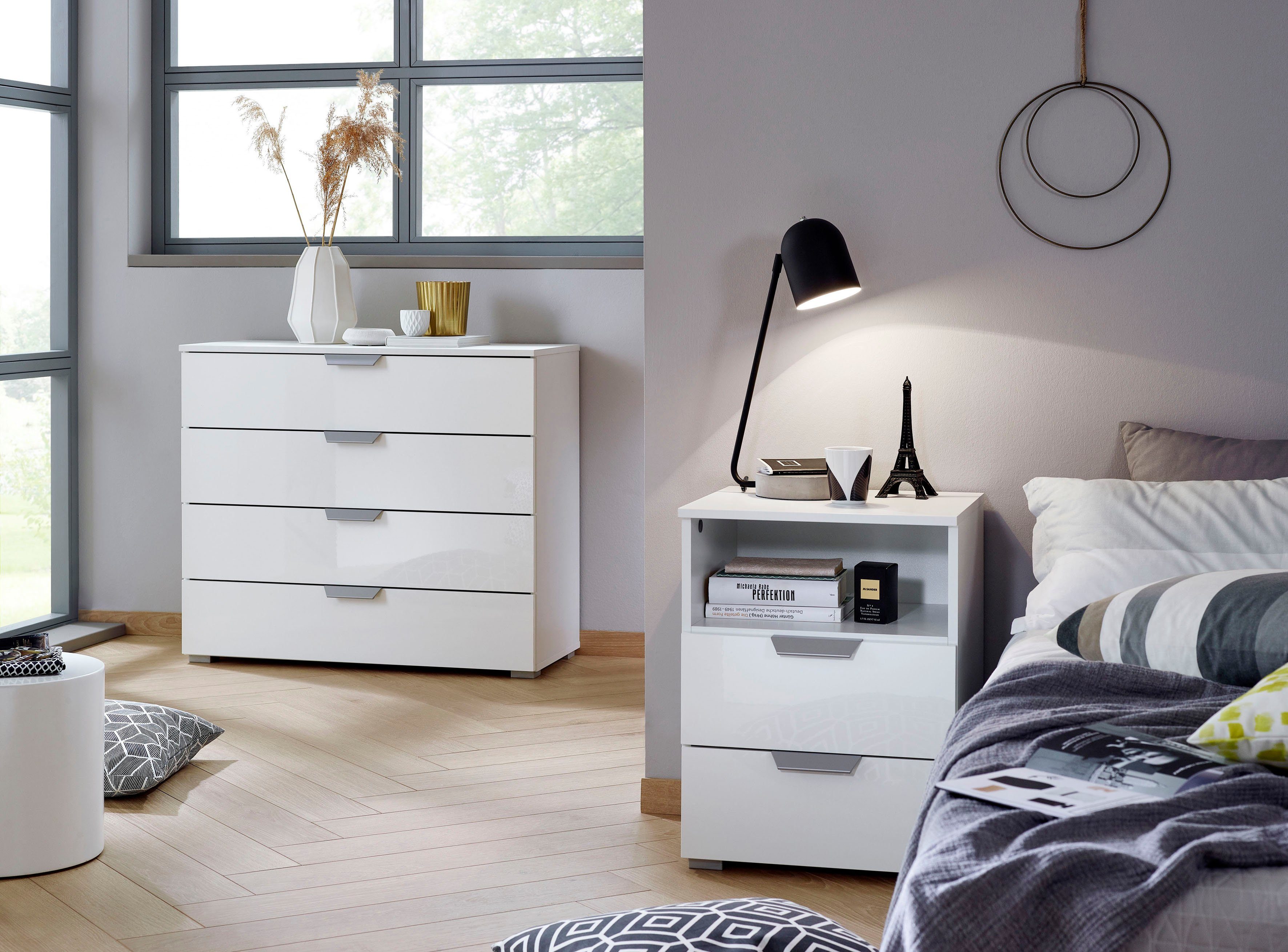 rauch Ladekast Sideboard ORIAS met decor- of hoogglansfront met 4 lades en 2 deuren en metalen grepen made in germany