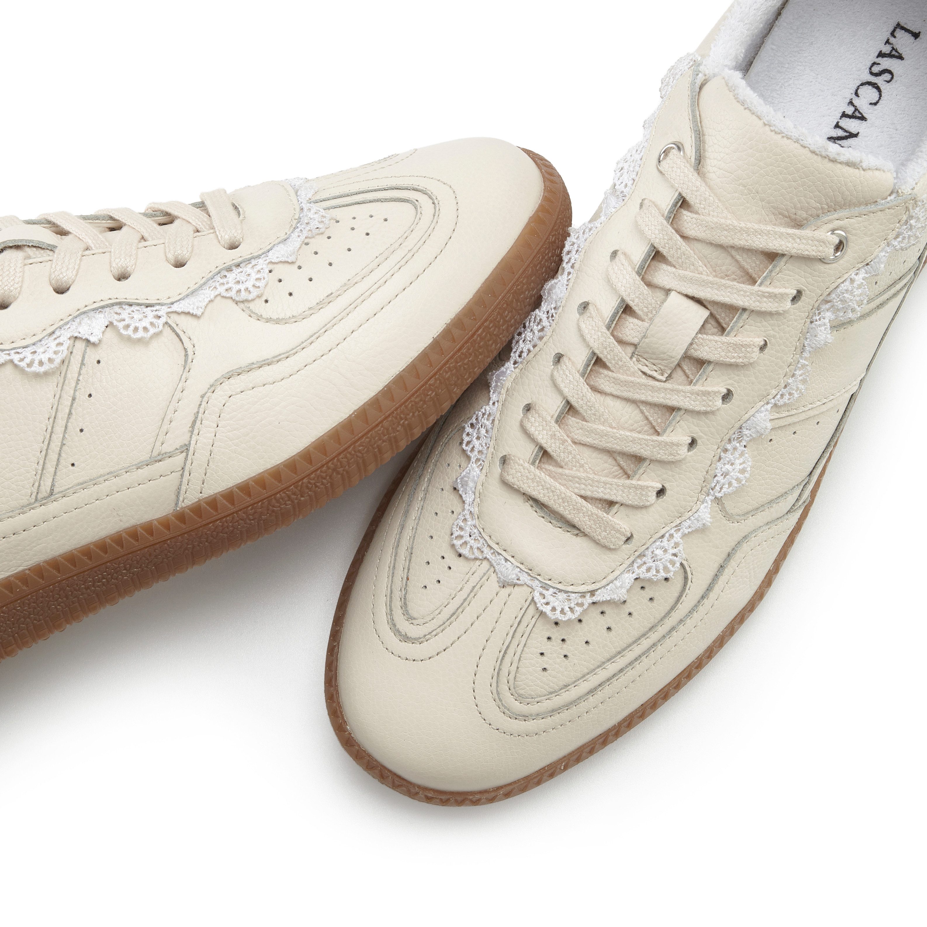 Lascana Sneakers Vrijetijdsschoen, lage schoen van leer met spitse details