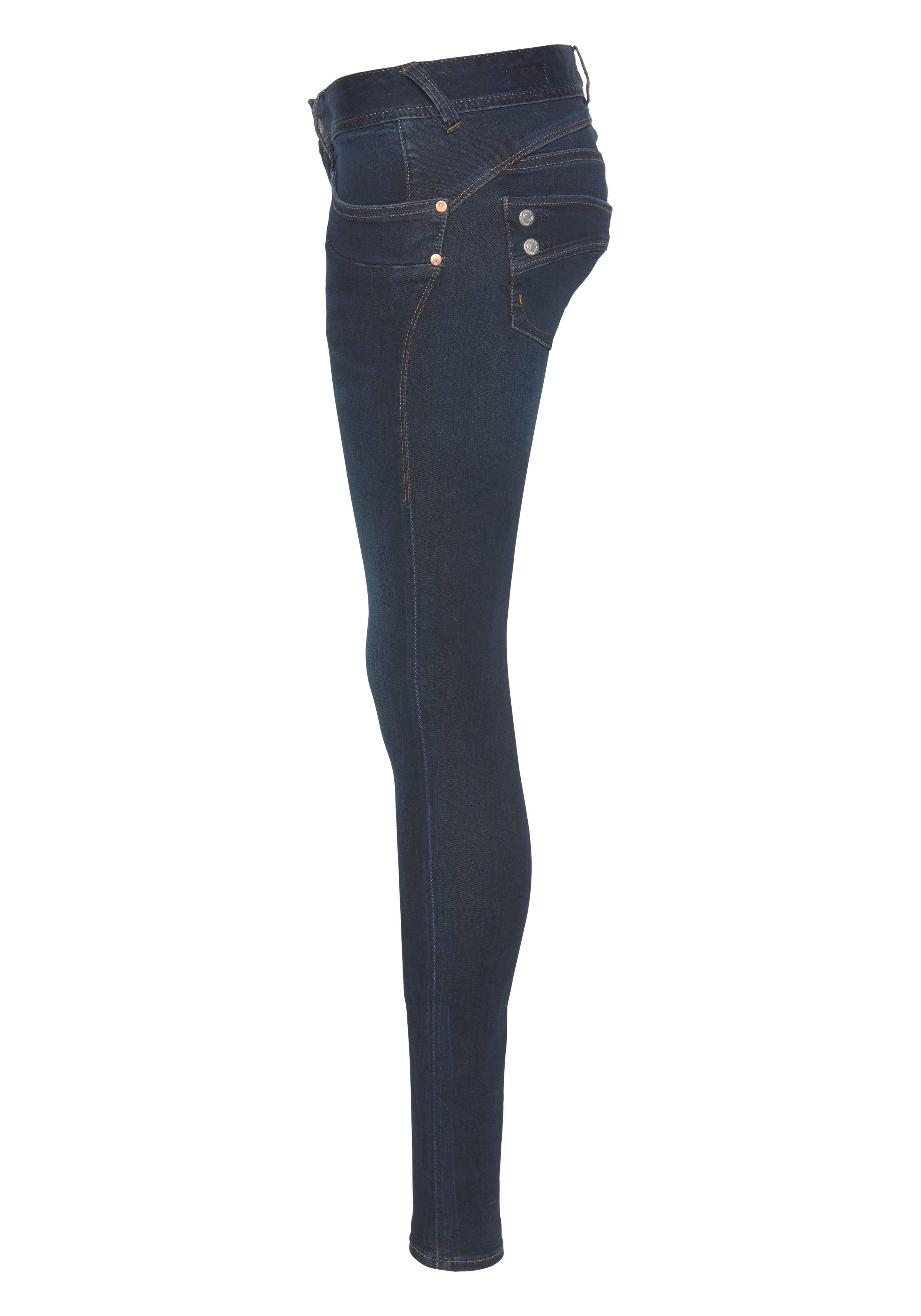 Herrlicher Slim fit jeans Piper Slim Denim met sierknopen op de achterzakken