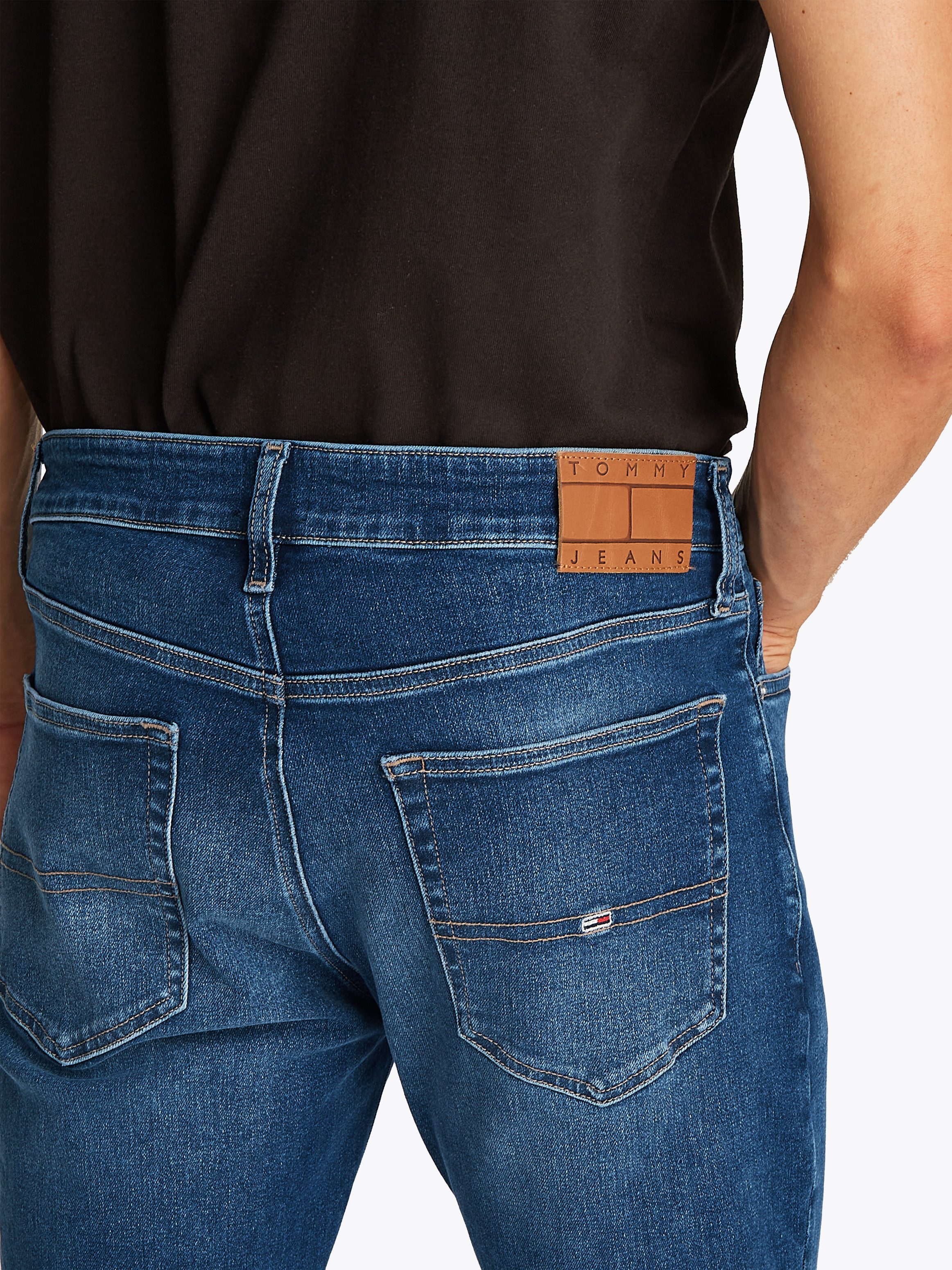 TOMMY JEANS Slim fit jeans AUSTIN SLIM TAPERED naar de enkel toe smaller wordende jeans met gemiddelde taillehoogte