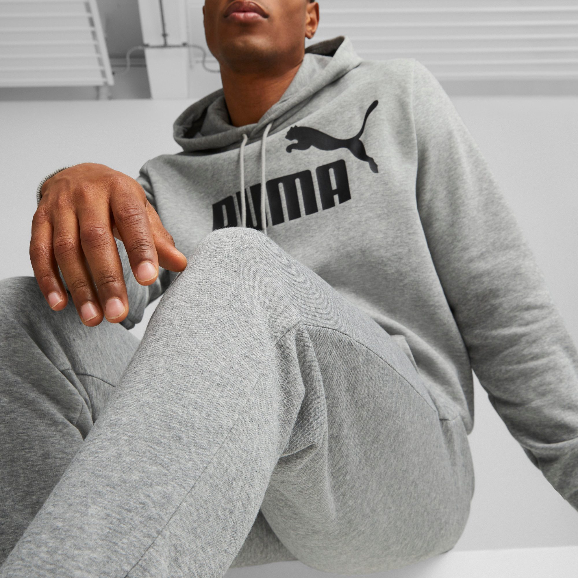 PUMA Trainingsbroek ESS Logo Pants TR cl Joggingbroek, French Terry kwaliteit