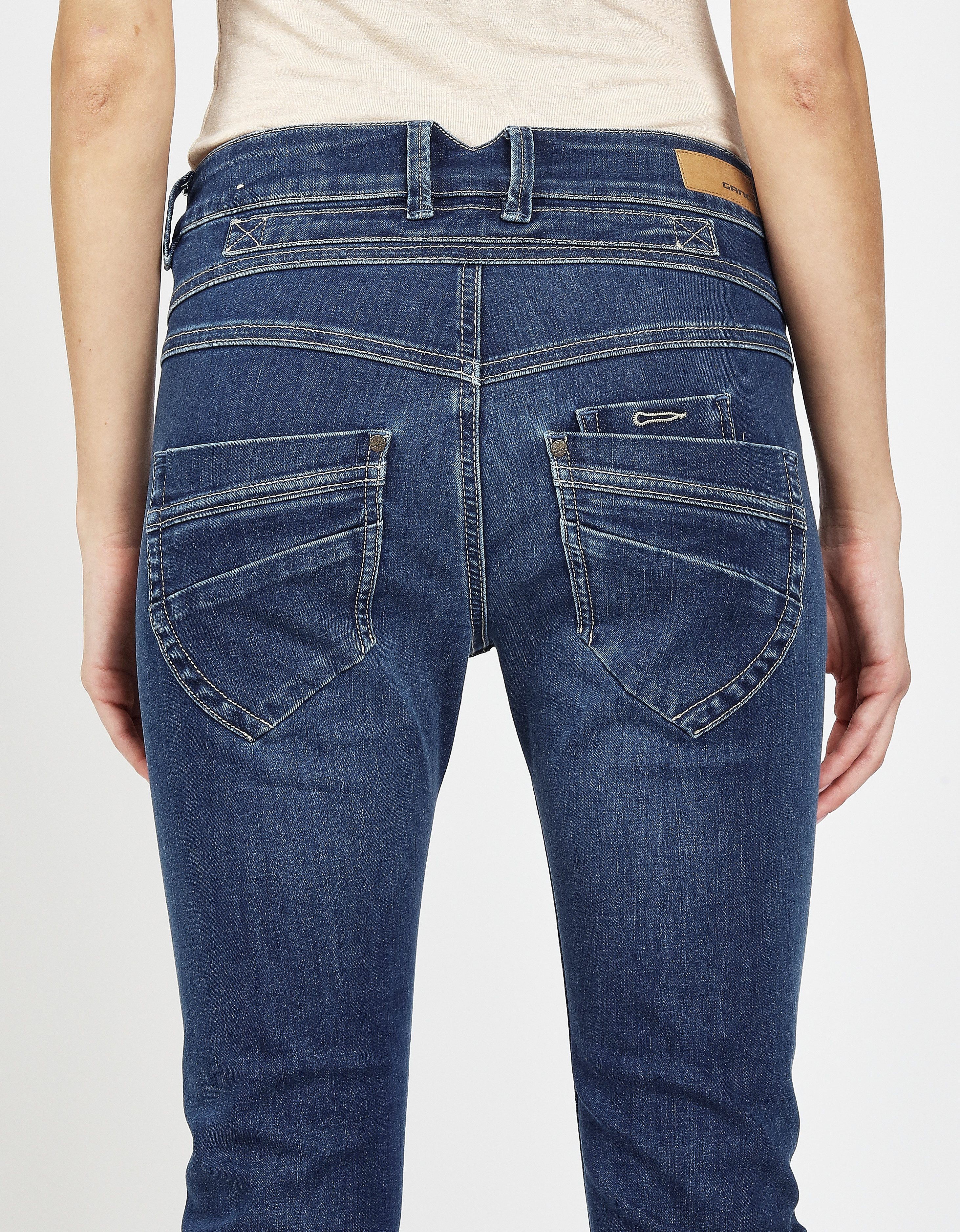 GANG Slim fit jeans 94Marge met bijzondere 4-knoopssluiting
