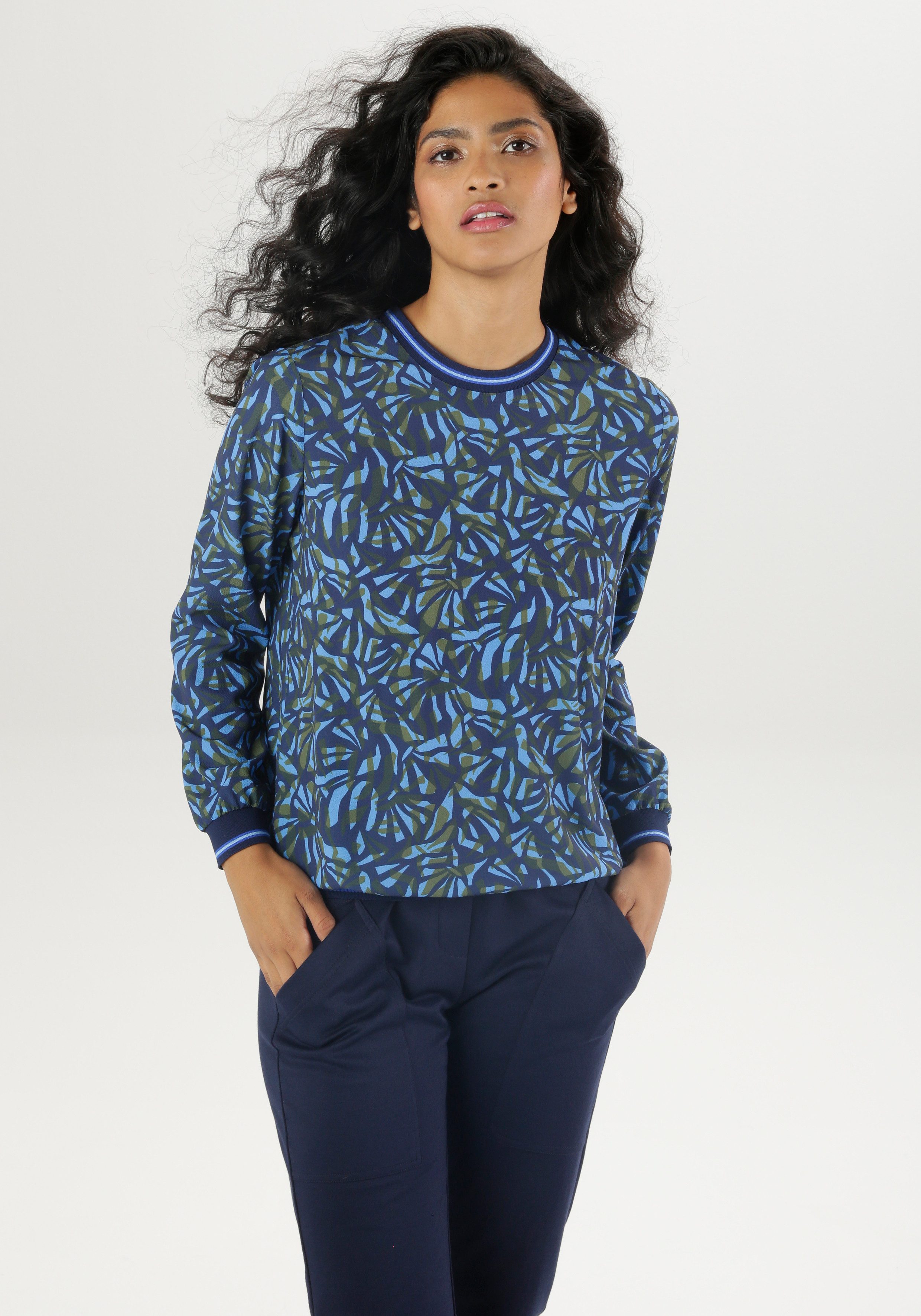 Aniston SELECTED Shirtblouse met opwindende print en casual pasvorm