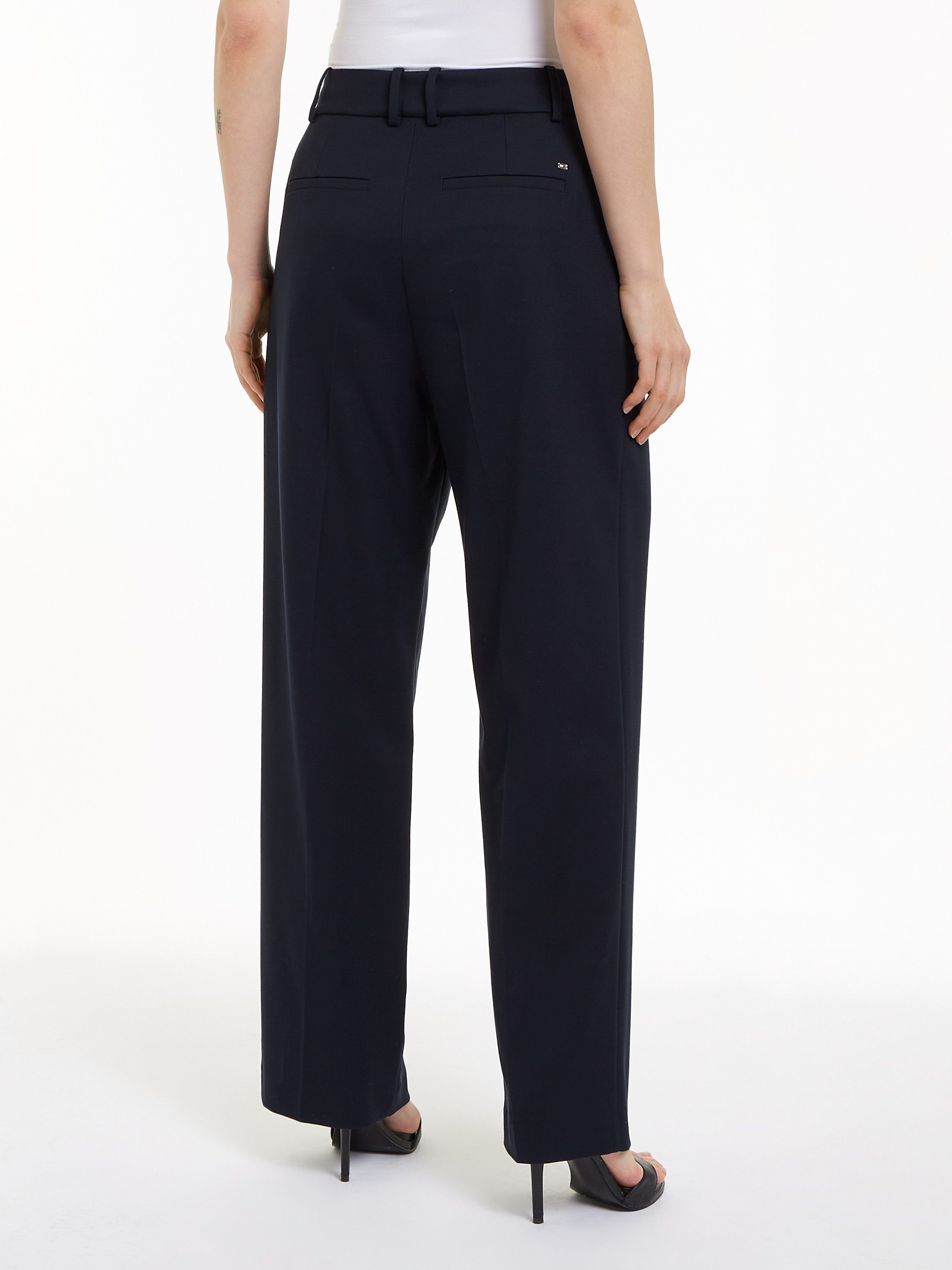 Tommy Hilfiger Geweven broek MD CORE RELAXED STRAIGHT PANT met logo-stiksel op de achterkant