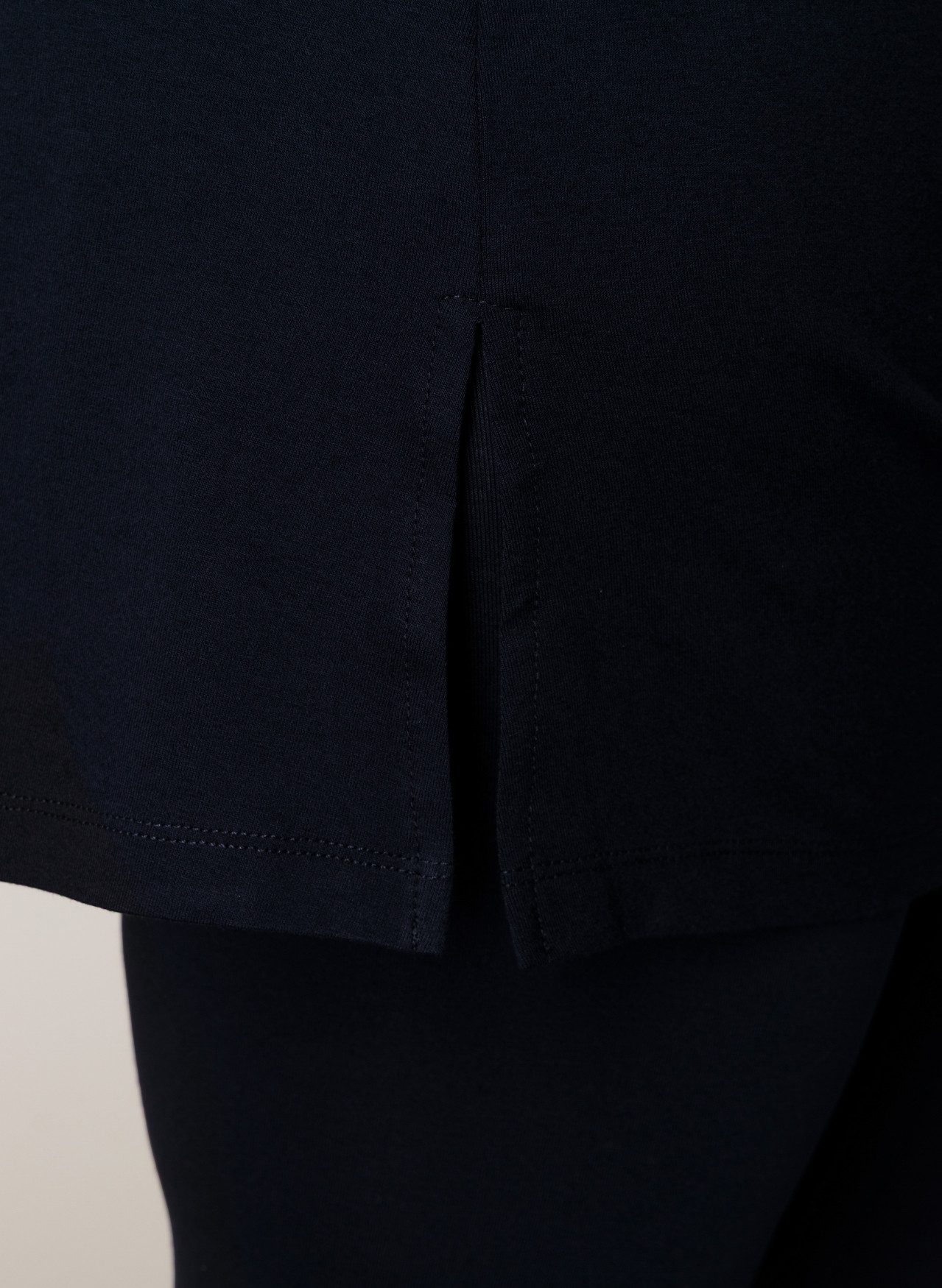 Base Level Curvy Lang shirt Abbigale Iets uitlopende A-lijn
