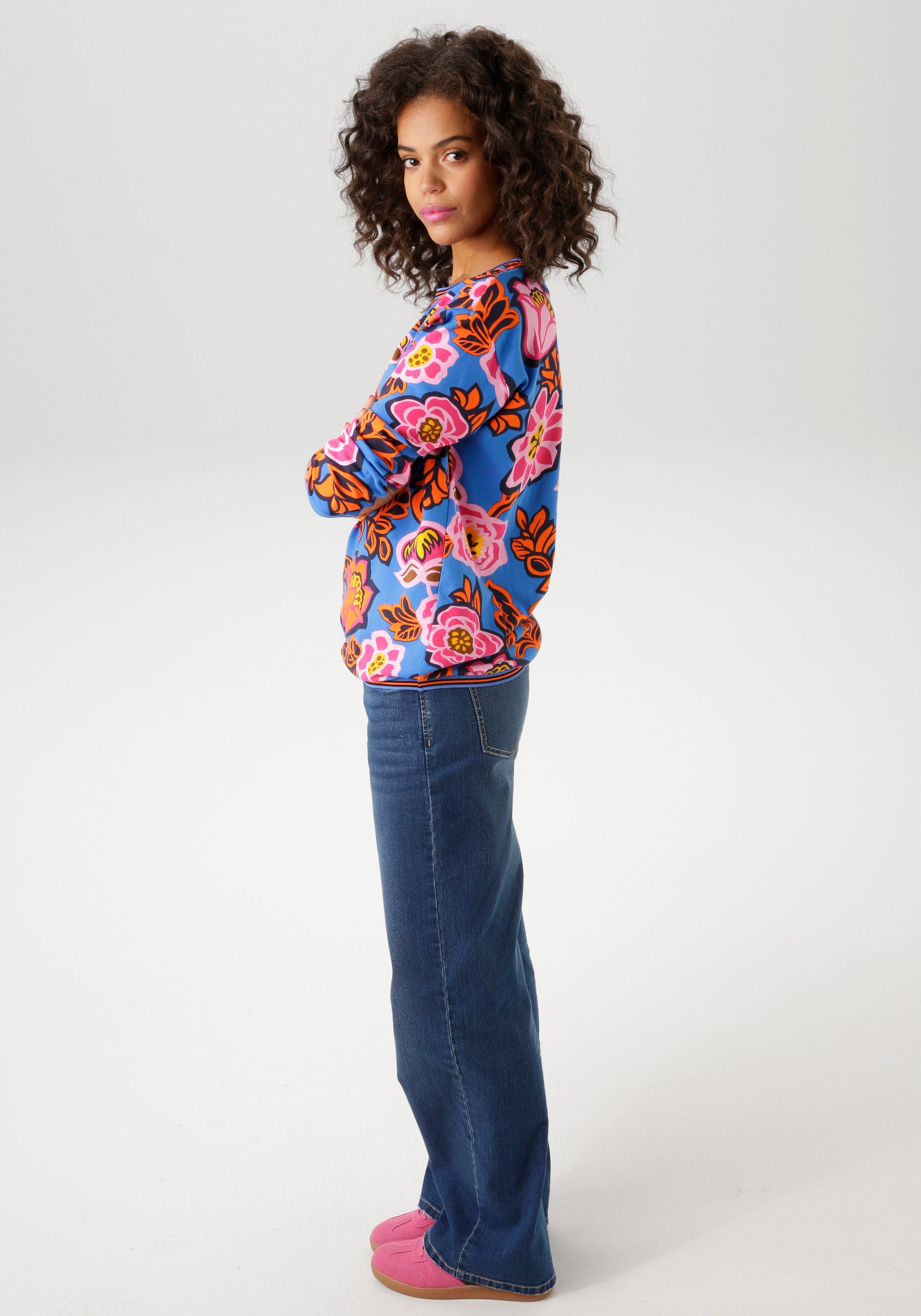 Aniston CASUAL Sweatshirt met grootschalige grafische bloemenprint nieuwe collectie