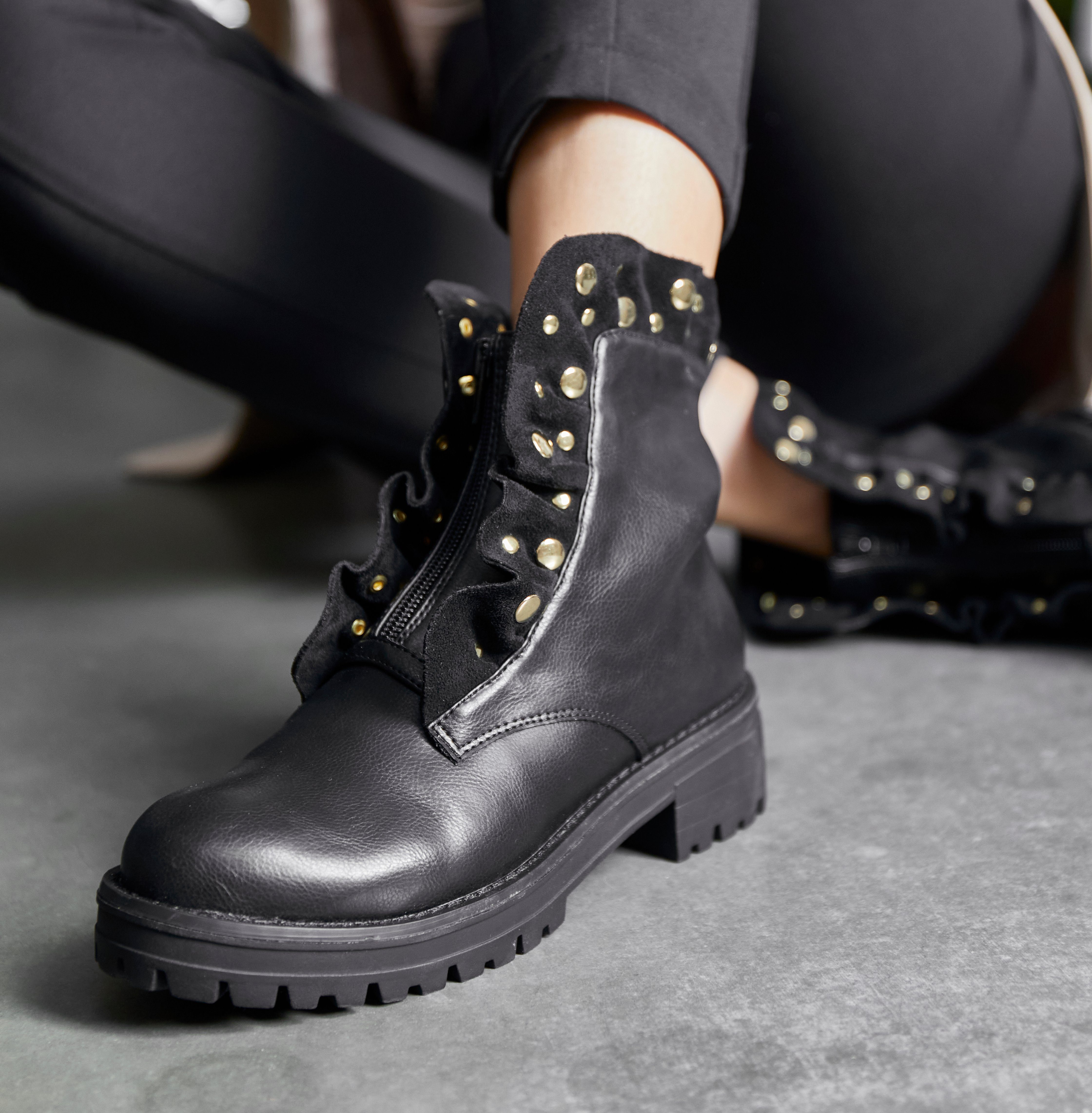 Lascana Laarzen met ritssluiting met glinsterende steentjes en kleine ruches, laarsjes, ankle boots