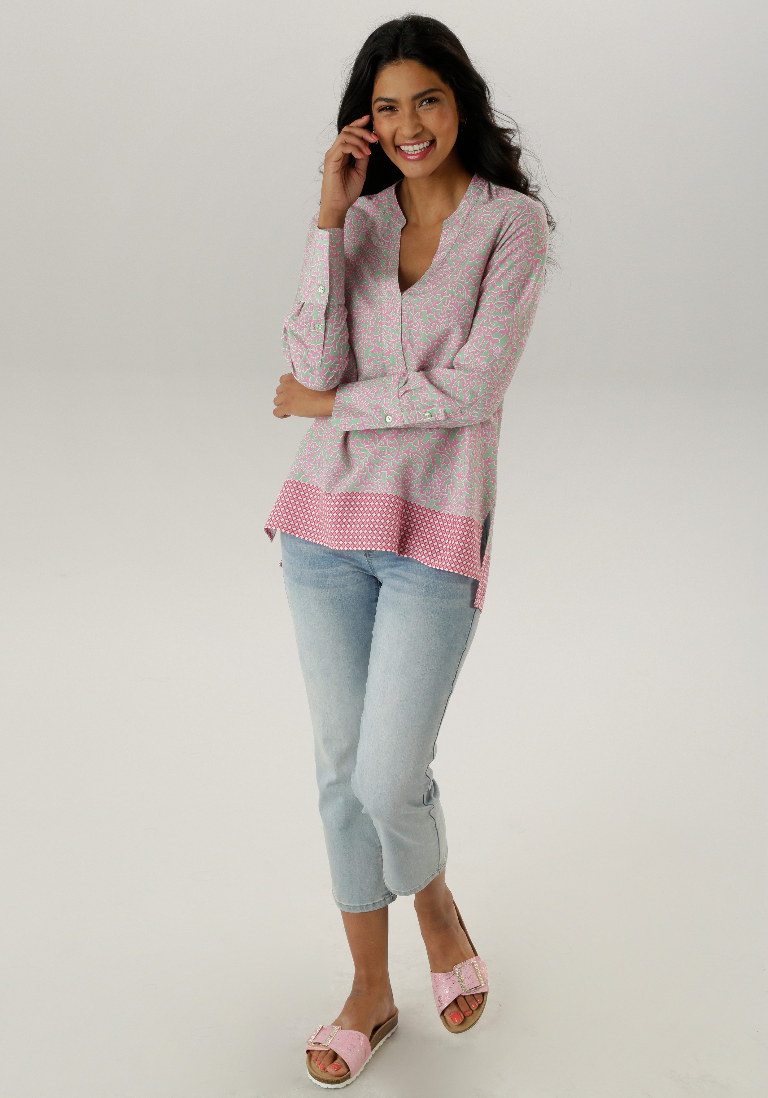 Aniston SELECTED Lange blouse met rankenpatronen en randdruk aan de zoom nieuwe collectie