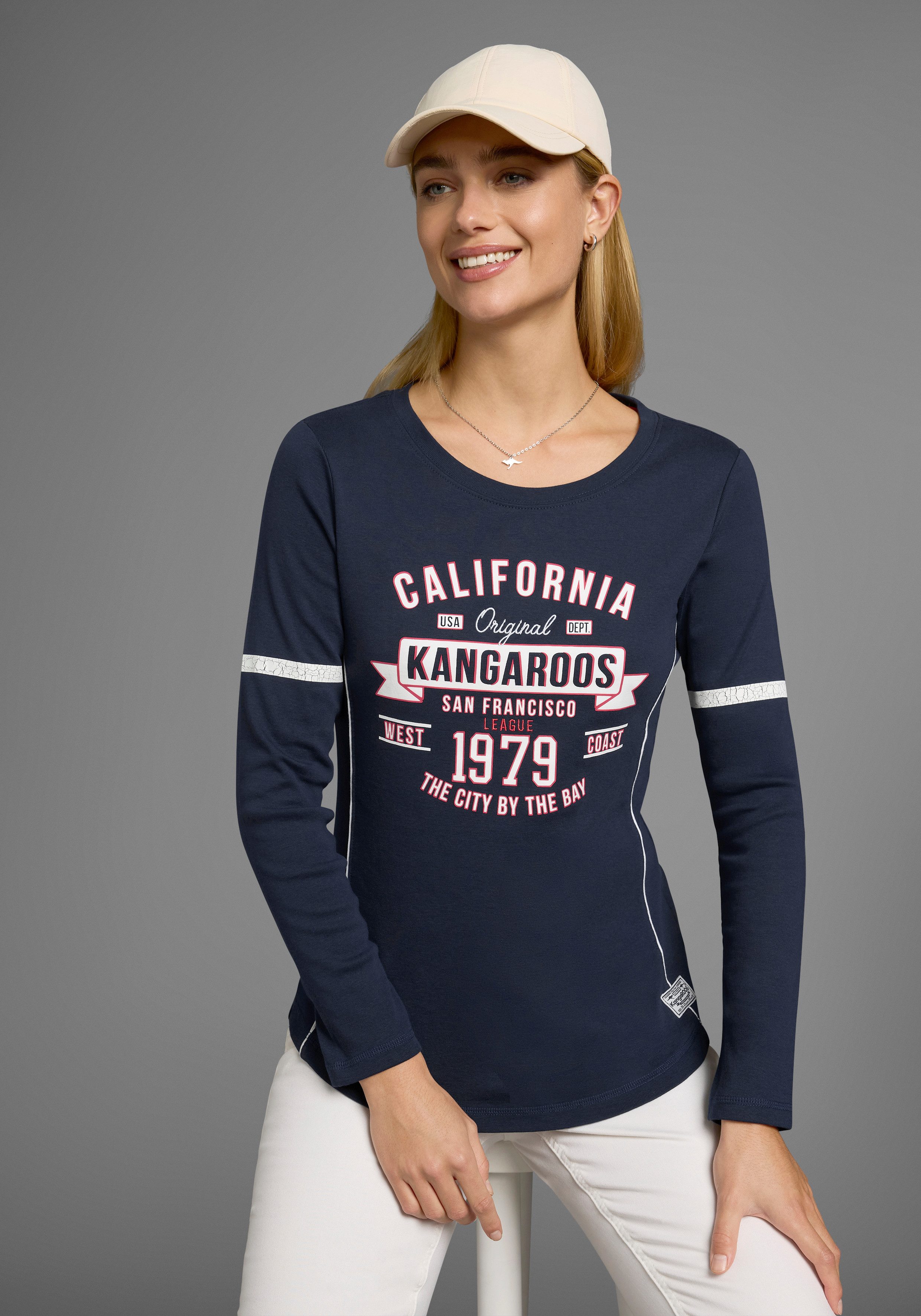 KangaROOS Shirt met lange mouwen Lange mouwen, zeer figuurvolgend, bedrukt en met borduring