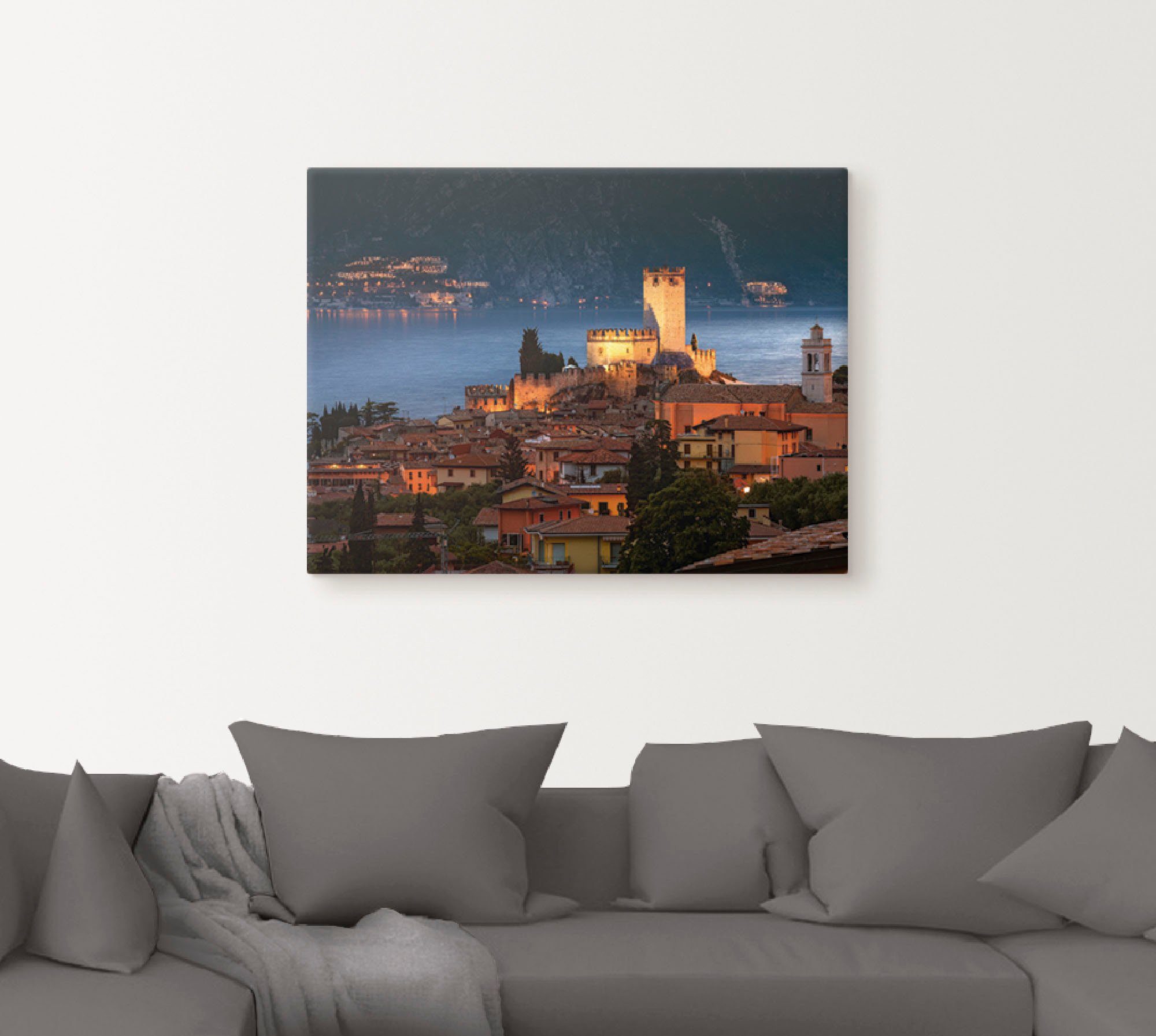 Artland Artprint op linnen Boven de daken van Malcesine