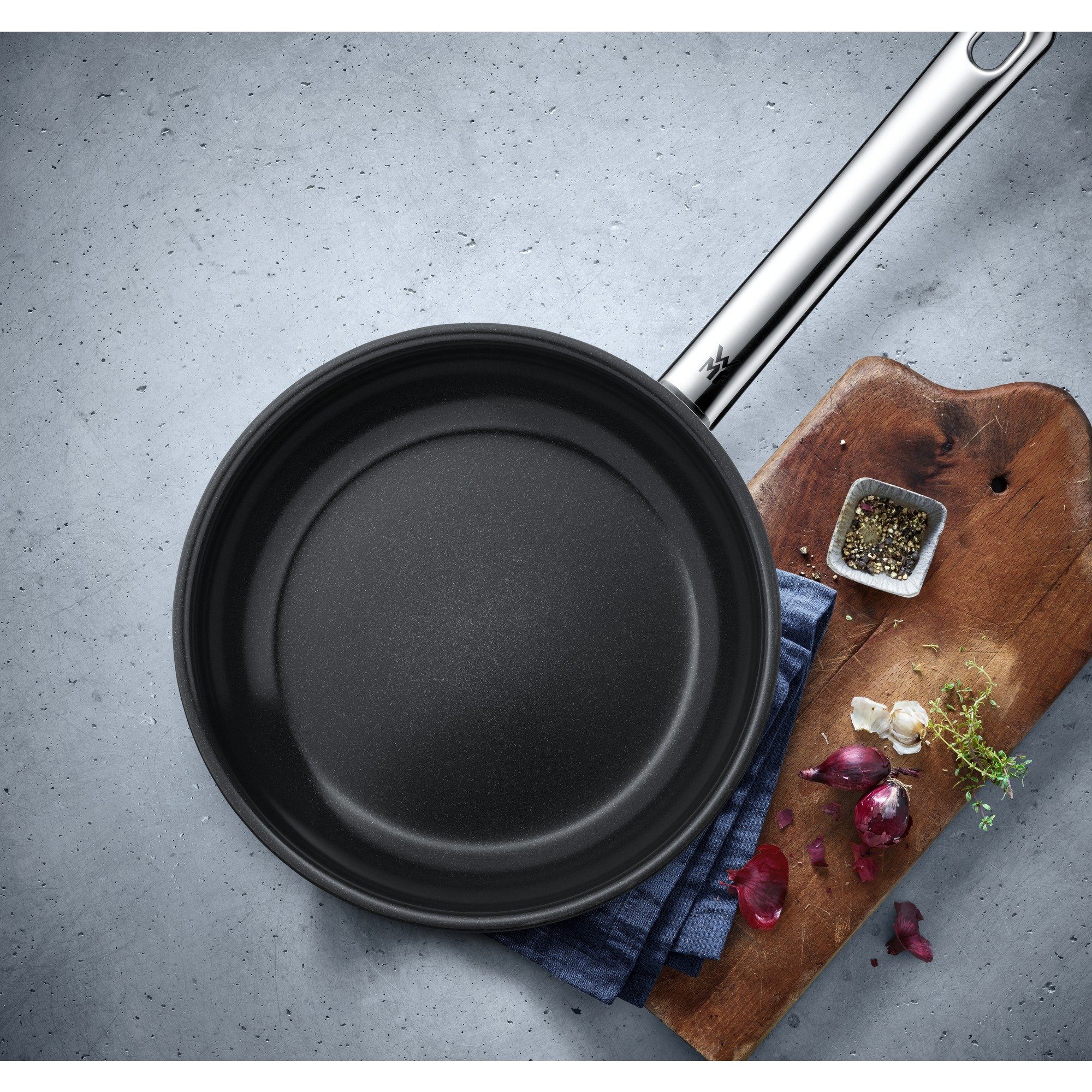 WMF Koekenpan Devil pan 28 cm Pan met keramische coating, inductie geschikt voor alle soorten fornuizen (1-delig)