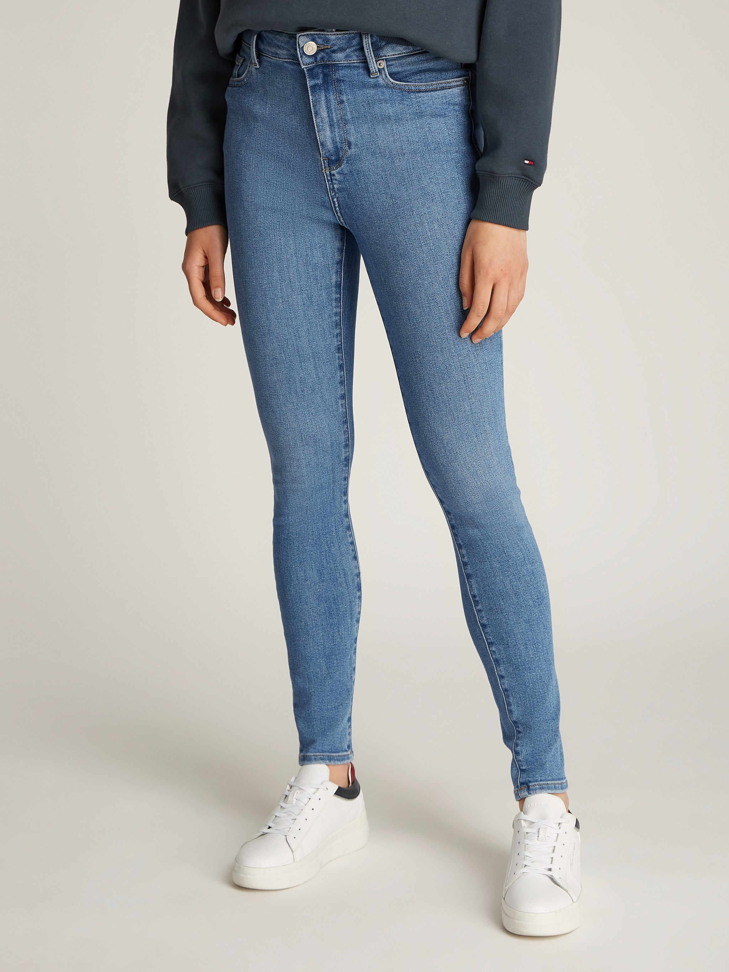 Tommy Hilfiger Skinny fit jeans HARLEM U SKINNY HW UMA met logo-badge, in blauwe wassing, in enkel-l