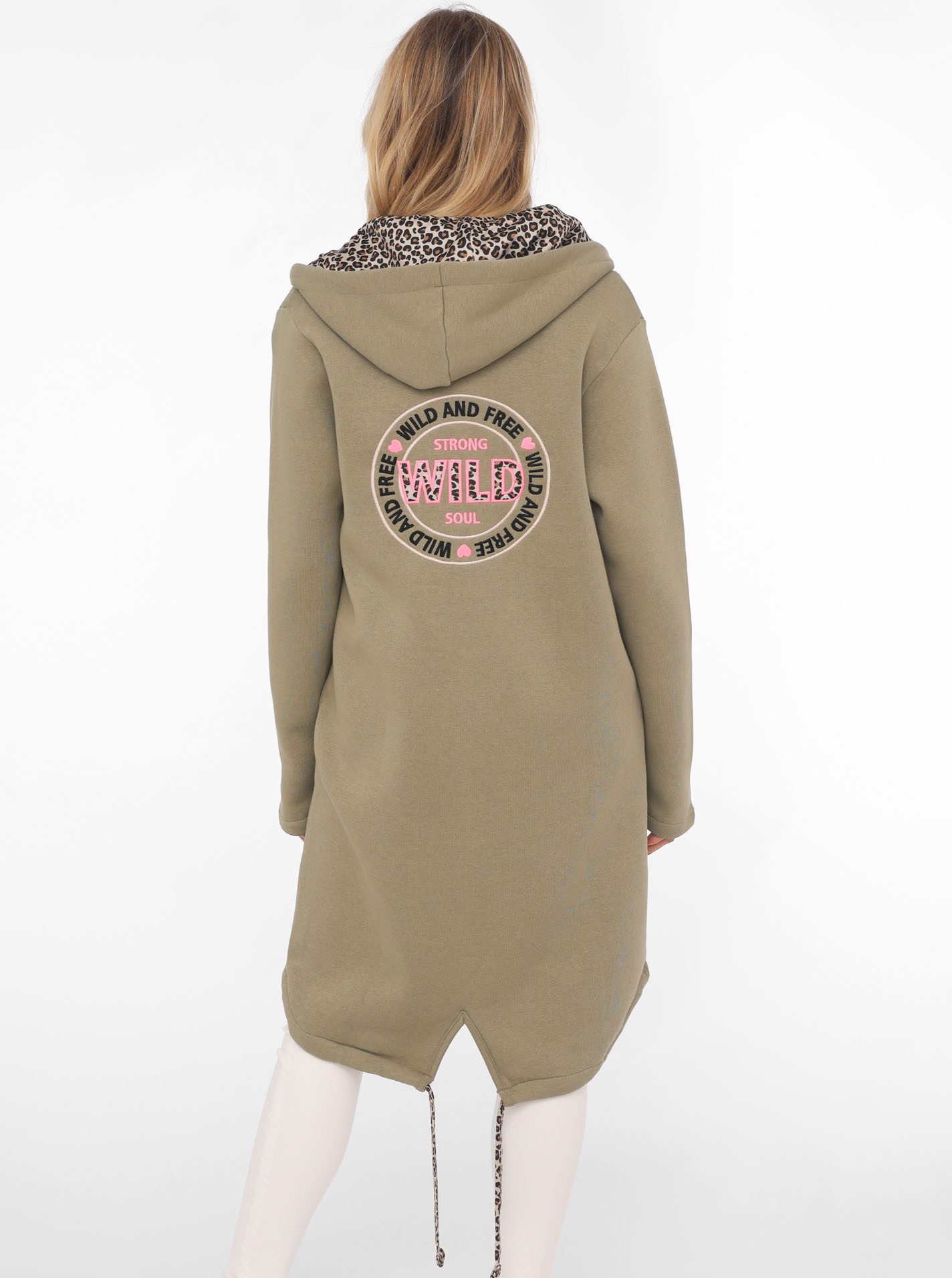 Zwillingsherz Jersey jas Wild and Free met opvallend voor- en achtermotief en leo-details