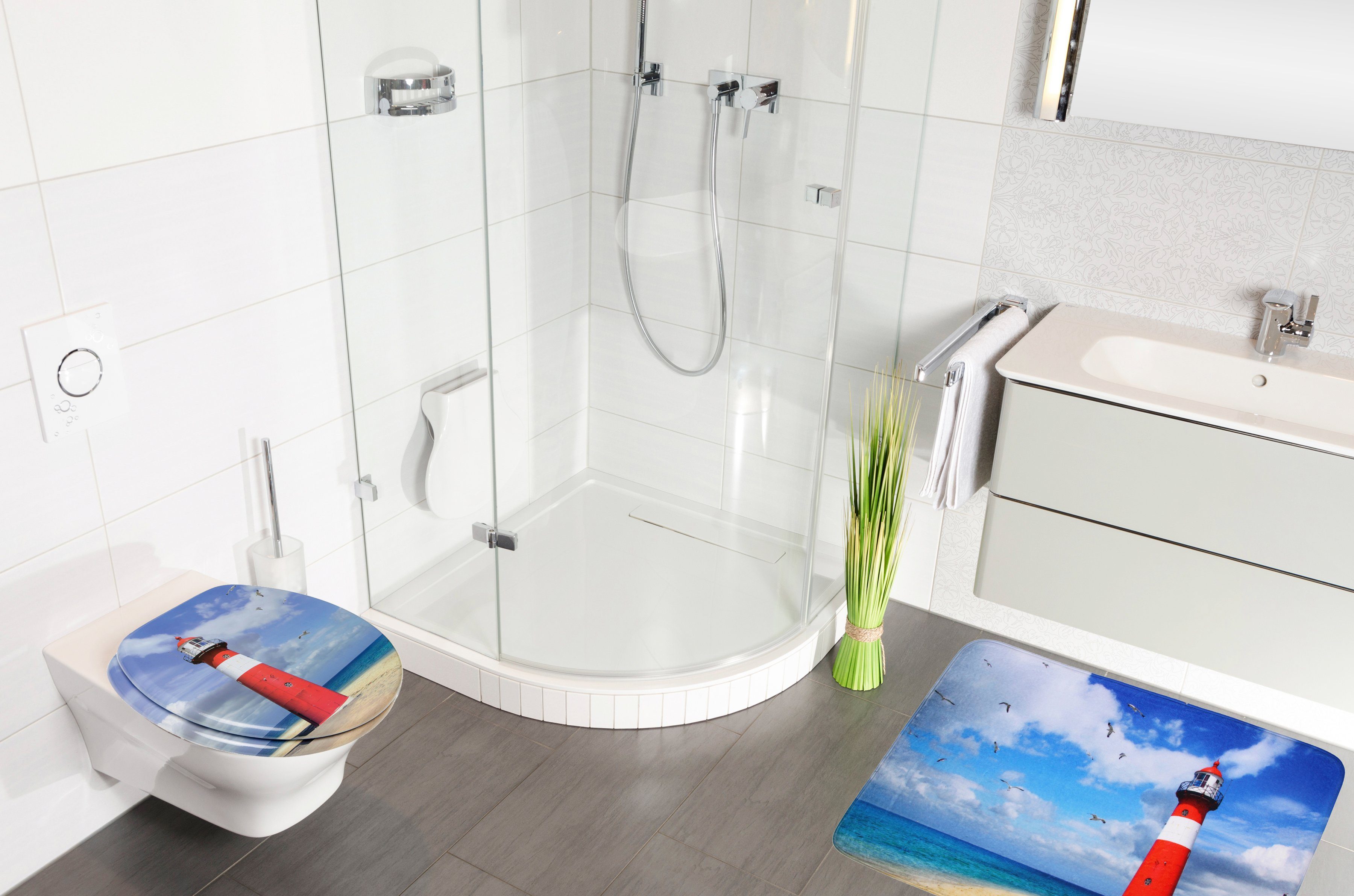 Sanilo Set badkameraccessoires Vuurtoren bestaand uit toiletzitting, badmat en wastafelplug (complete set, 3-delig)