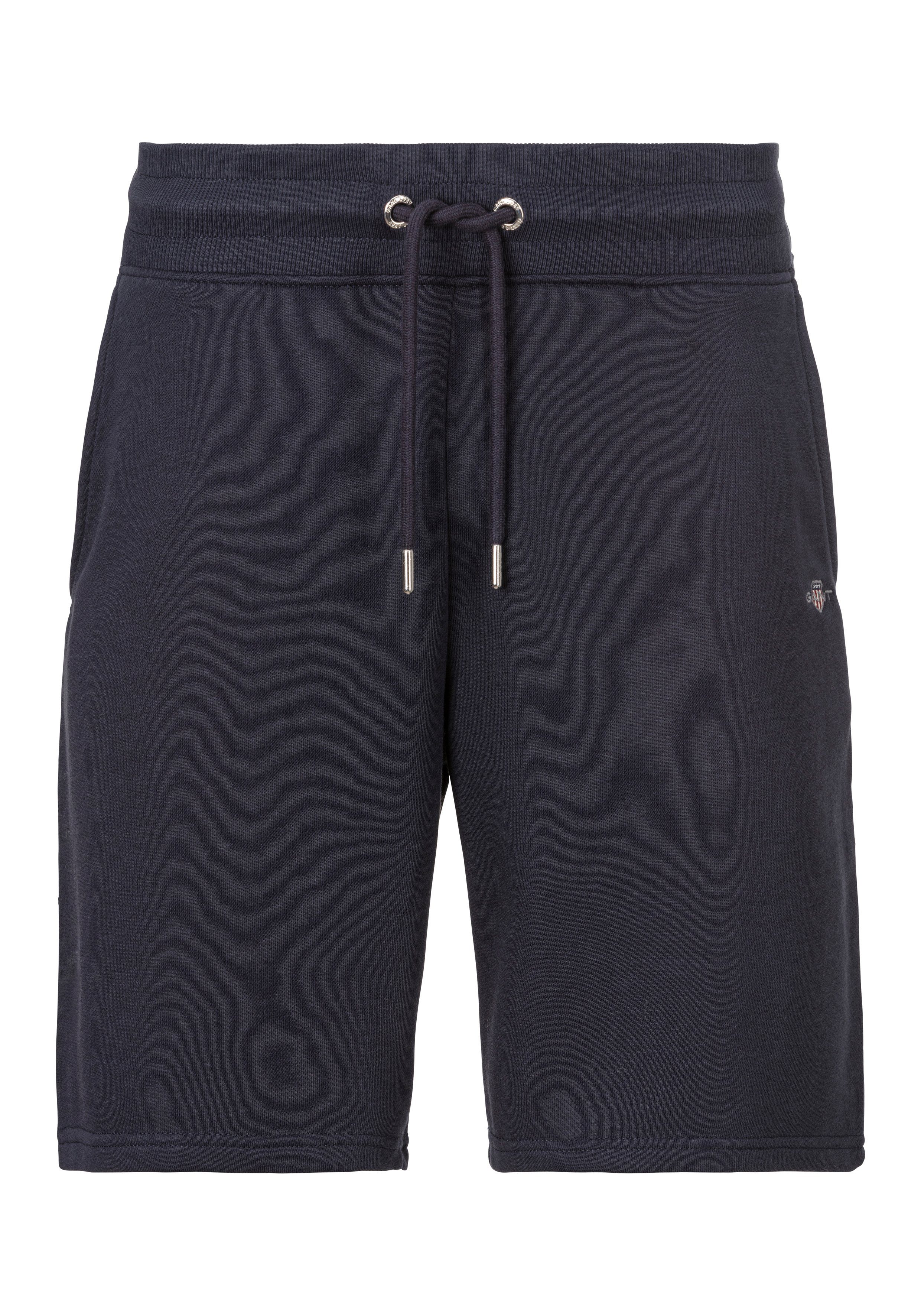 Gant Sweatshort REG SHIELD SWEAT SHORTS met een kleine logo-borduur onder de insteekzak