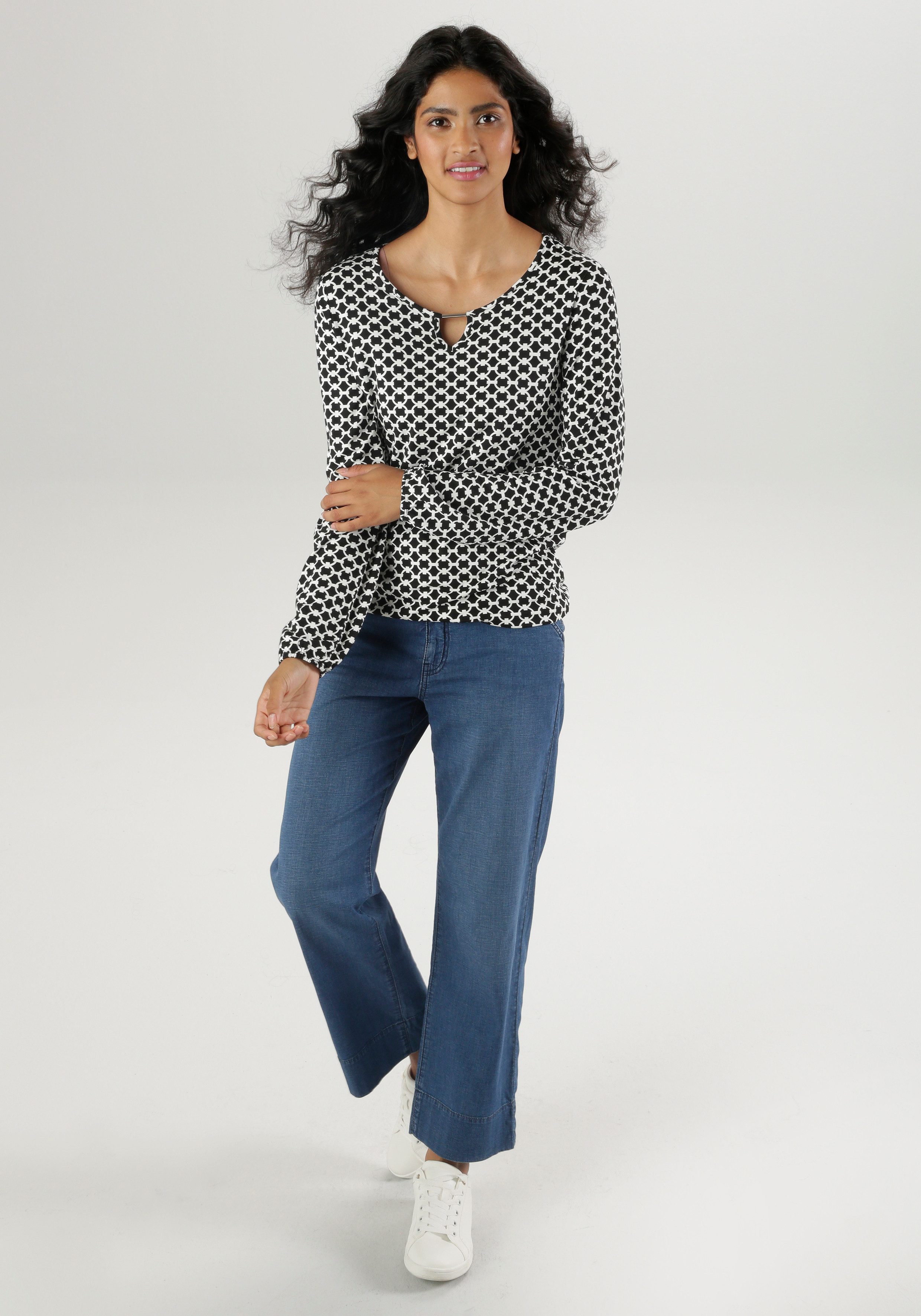 Aniston SELECTED Shirt met lange mouwen met sieraandeel en cut-out aan de halslijn