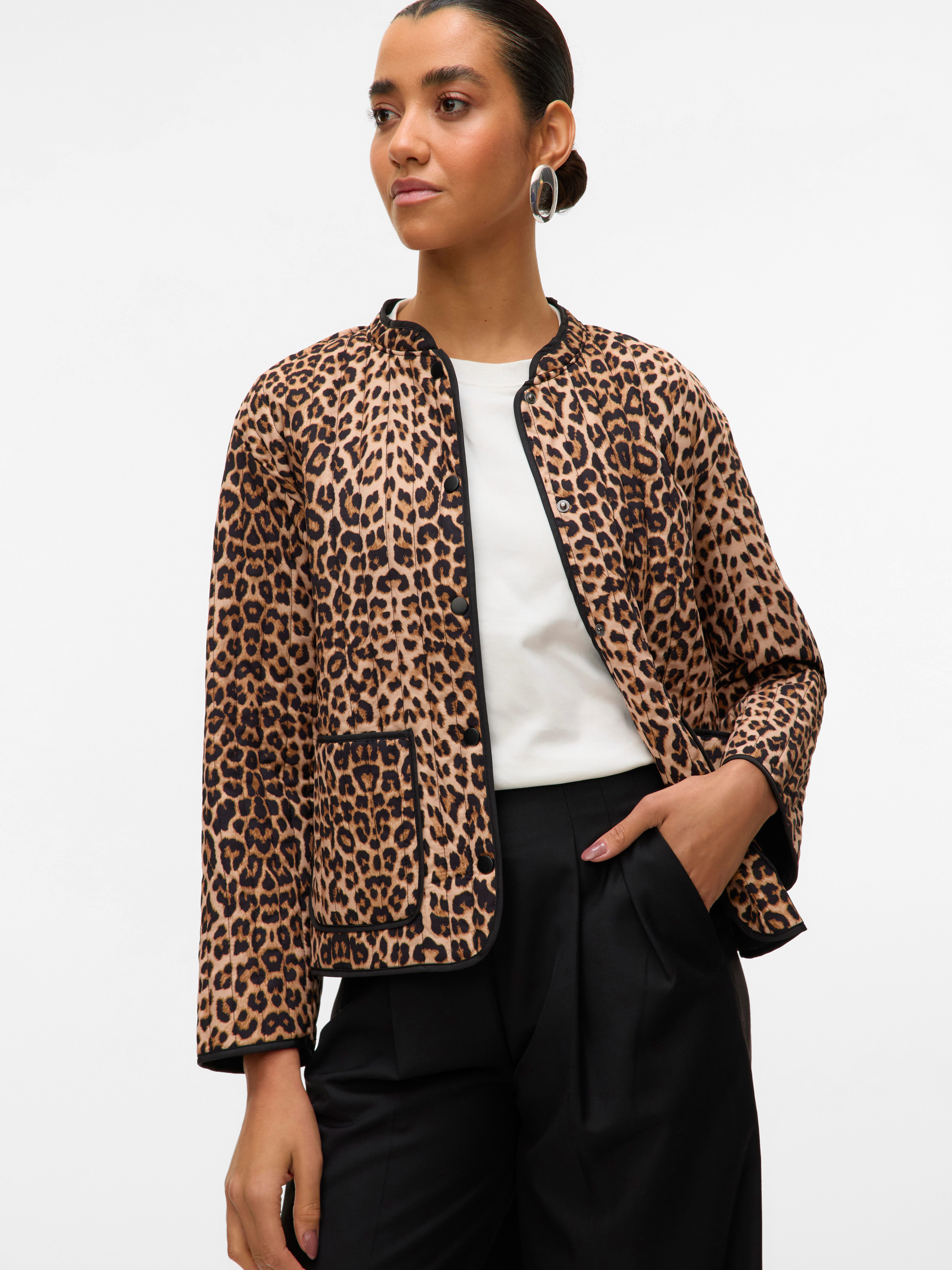 Vero Moda Kort jack VMCLARA JACKET GA NOOS