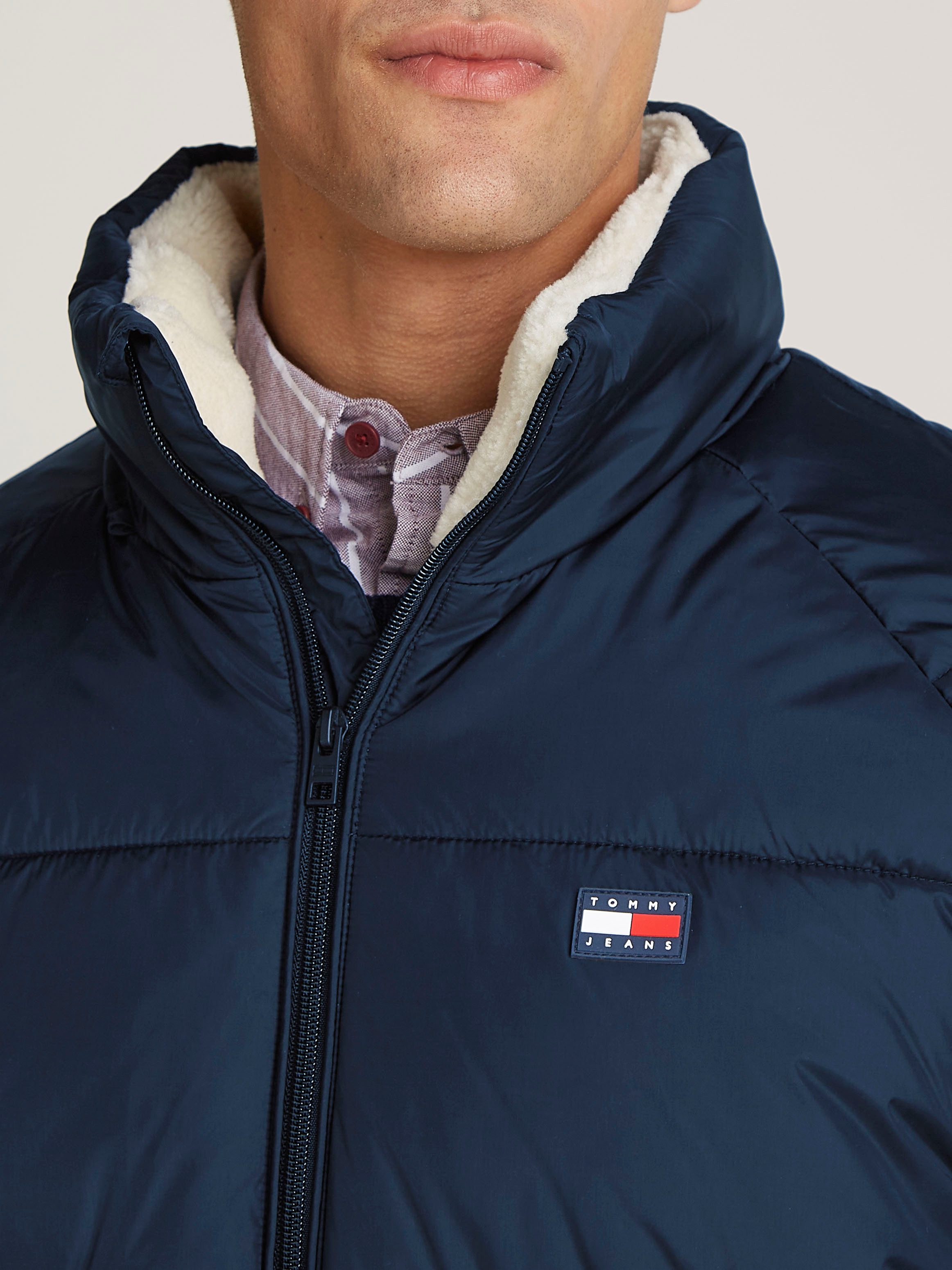 TOMMY JEANS Gewatteerde jas TJM POLY PUFFER EXT Winterjas met staande kraag, gevoerd teddy, binnenzakken