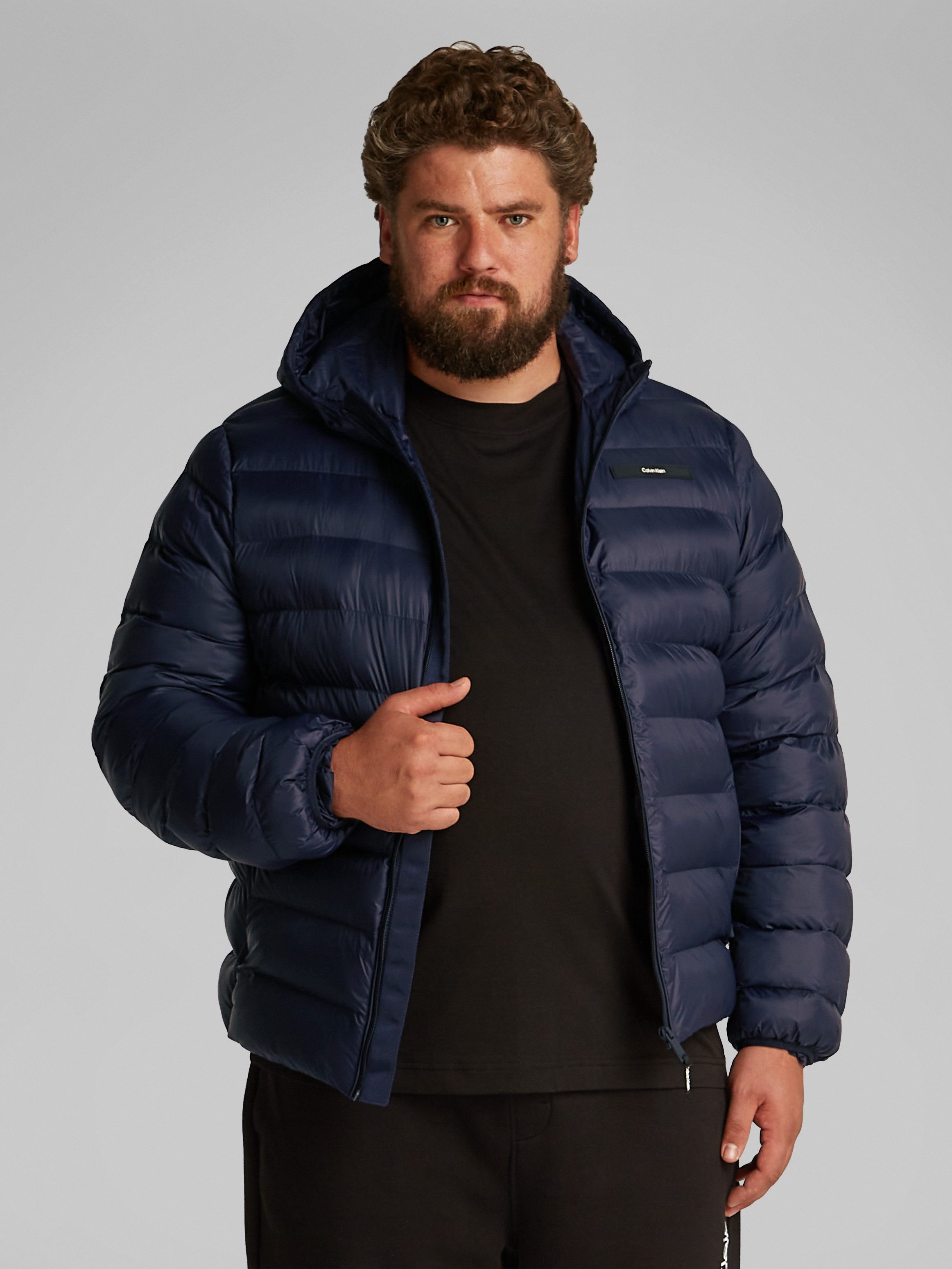 Calvin Klein Gewatteerde jas BT_QUILTED LW HOODED JACKET in grote maten met logoprint