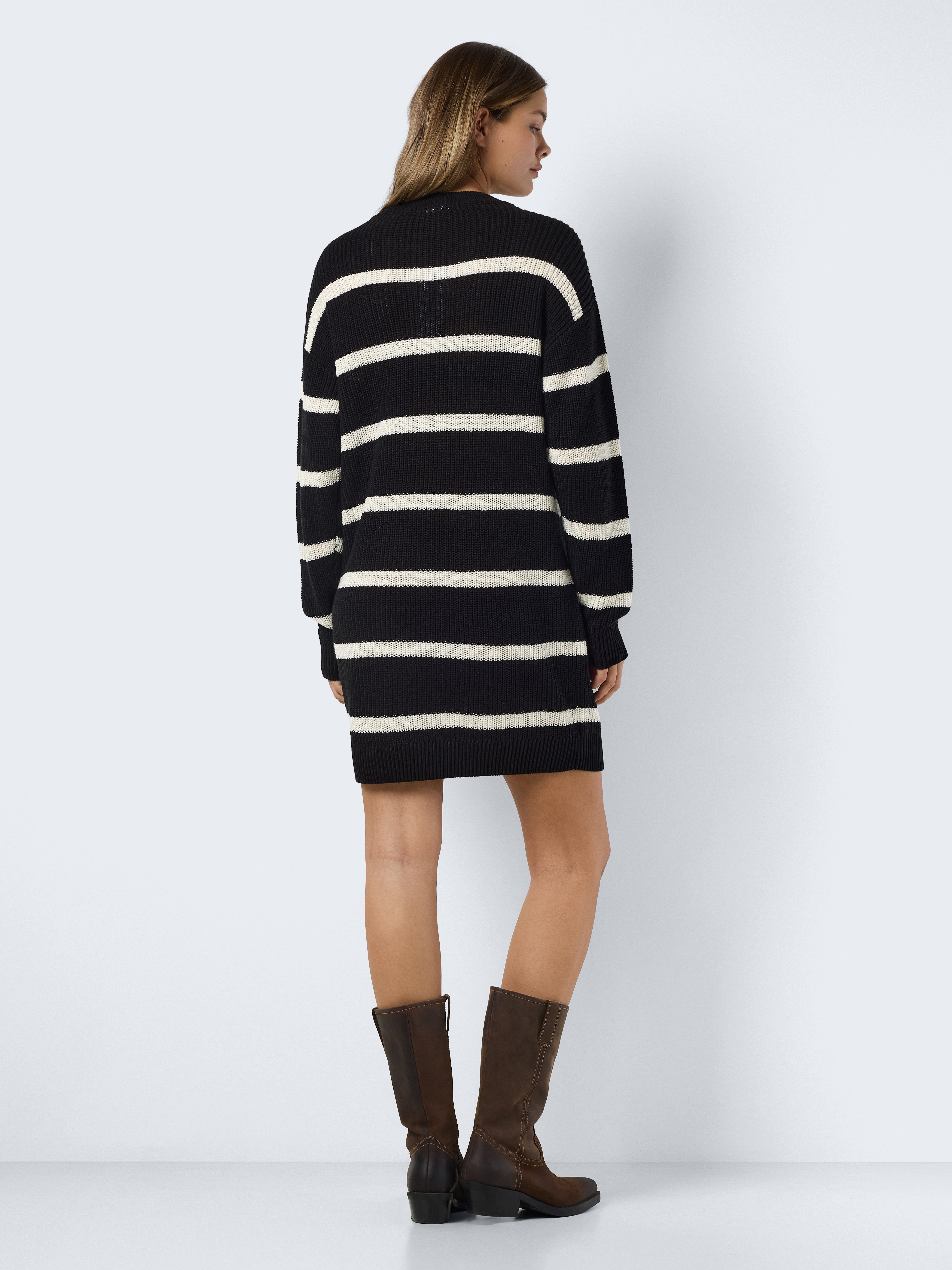 Noisy may Gebreide jurk NMMAYSA L S O-NECK KNIT DRESS NOOS