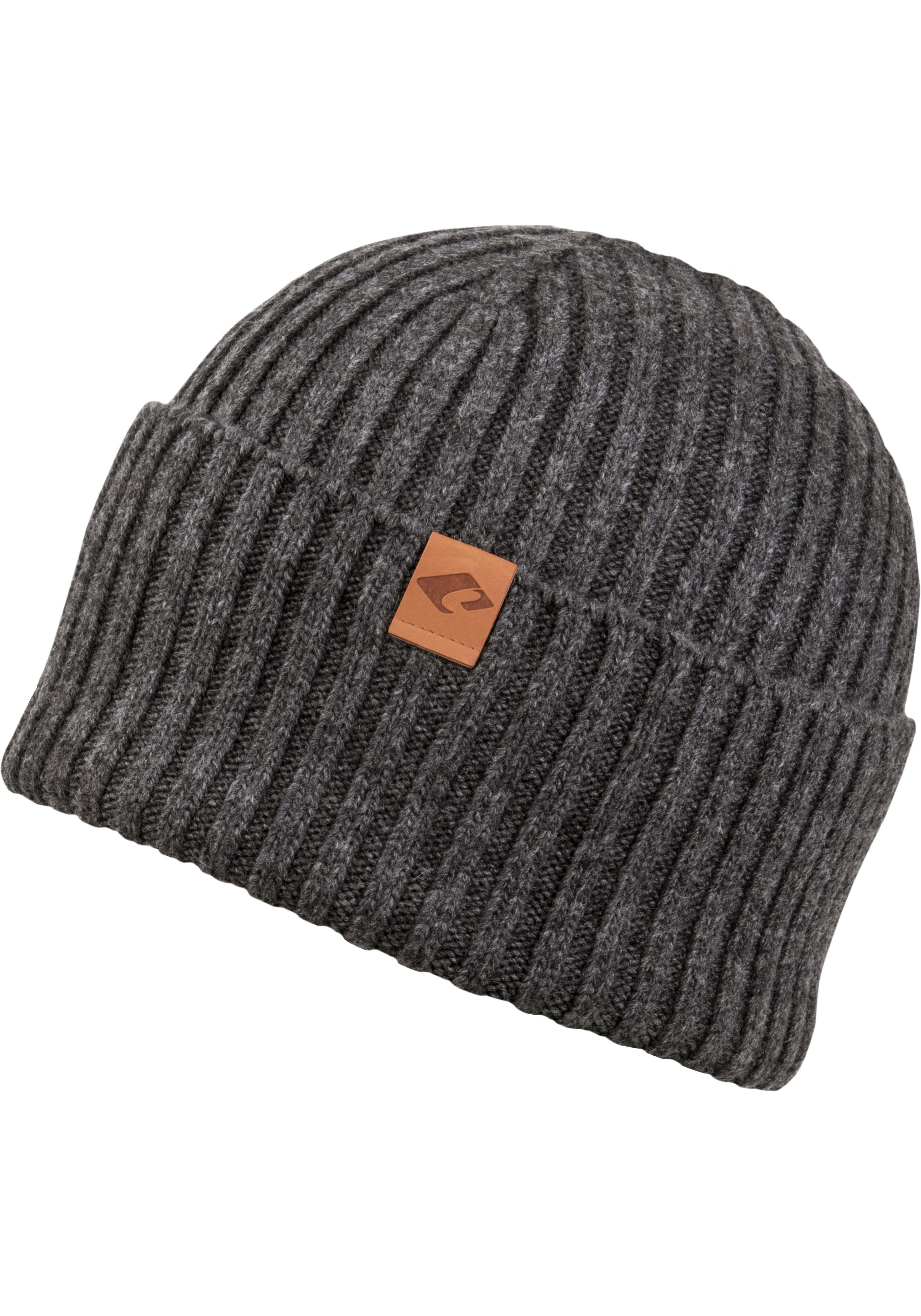 chillouts Beanie Justin Hat met chillouts-logo aan de zoom
