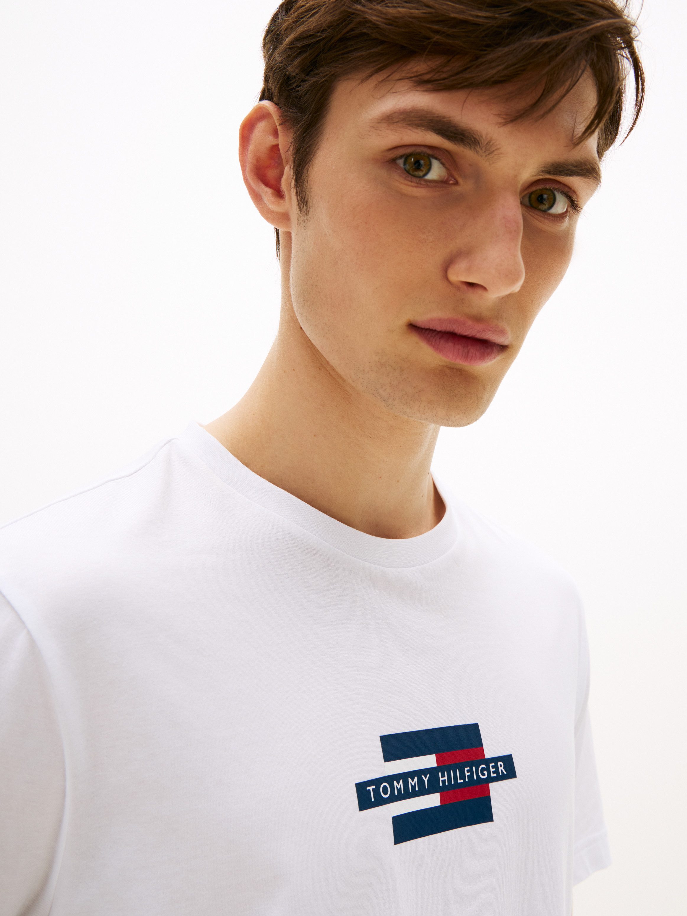 Tommy Hilfiger Shirt met korte mouwen FLAG BOX TEE Met een ronde hals
