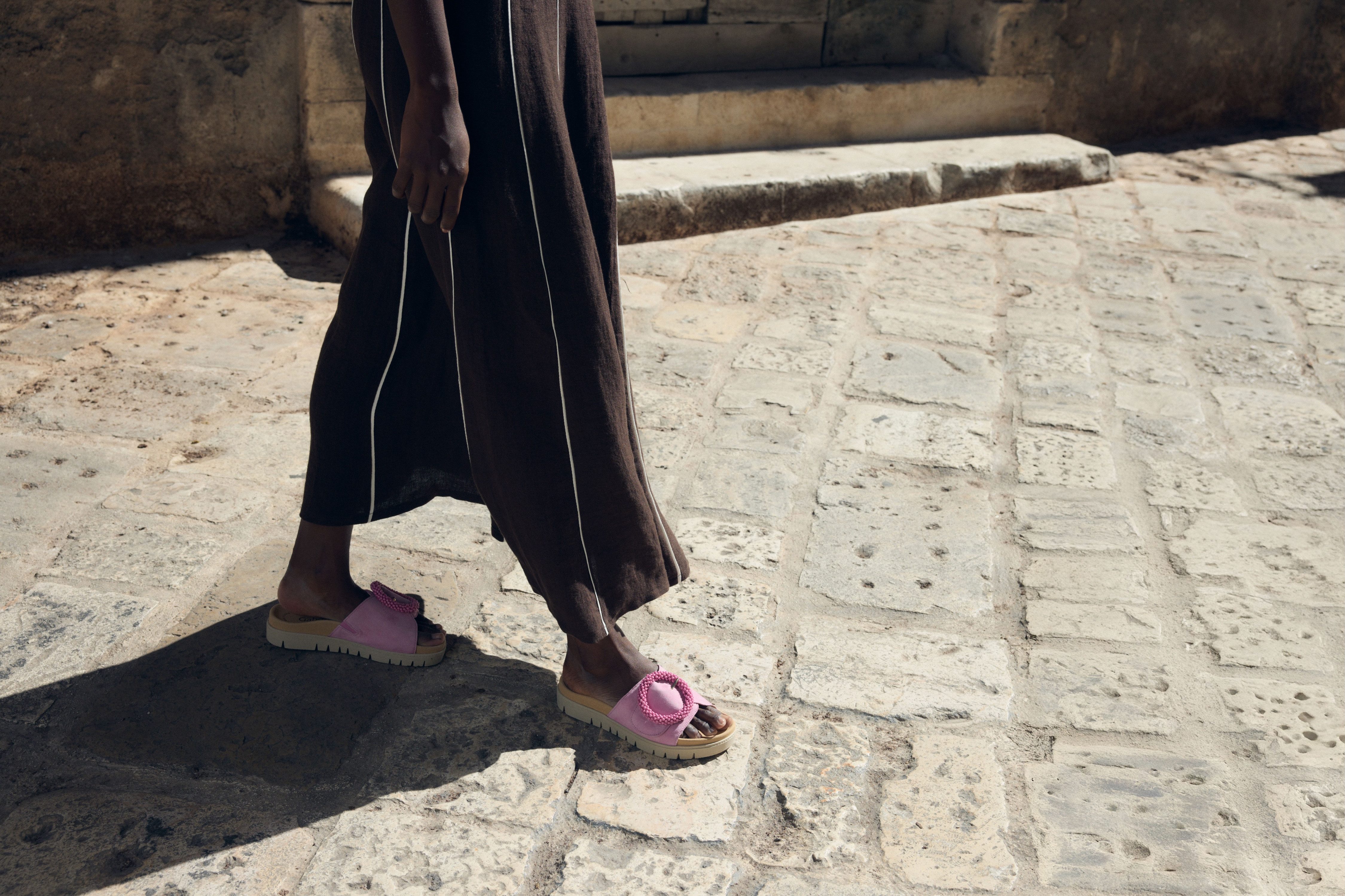 Gabor Slippers , plateau, zomerschoen, slippers met sierparels aan de decoratieve gesp