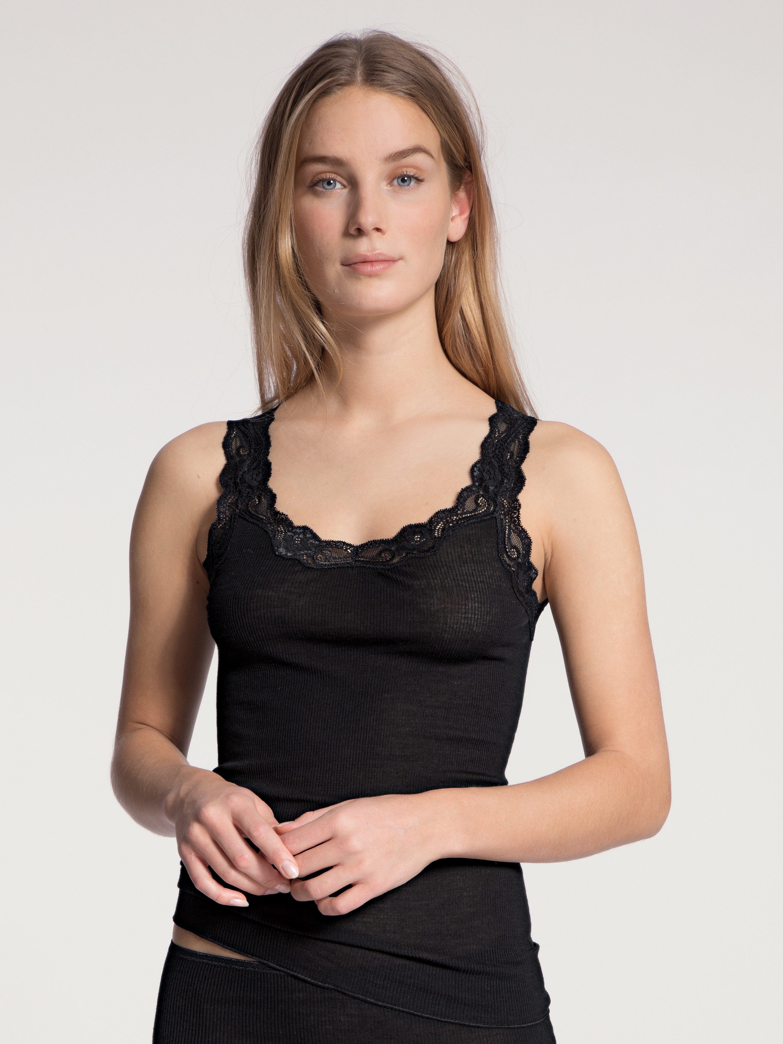 CALIDA Hemd Richesse Lace met elegante kanten afwerking aan de ronde hals en mouwuiteinden (1 stuk) dames armloze tops maat M (44/46) zwart