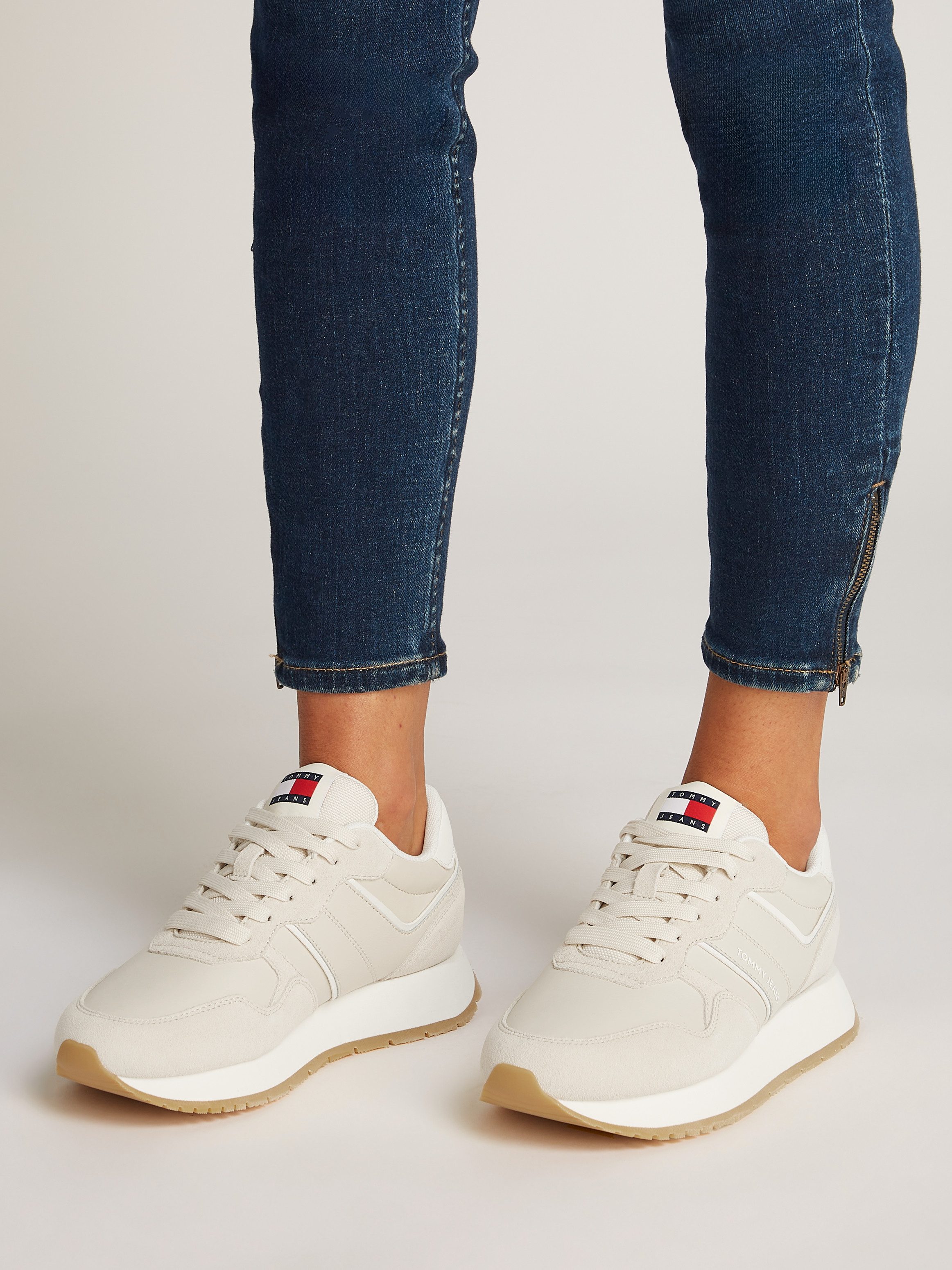 TOMMY JEANS Plateausneakers TJW EVA RETRO RUNNER , vrijetijdsschoen, halfschoen, veterschoen met gepolsterde schacht