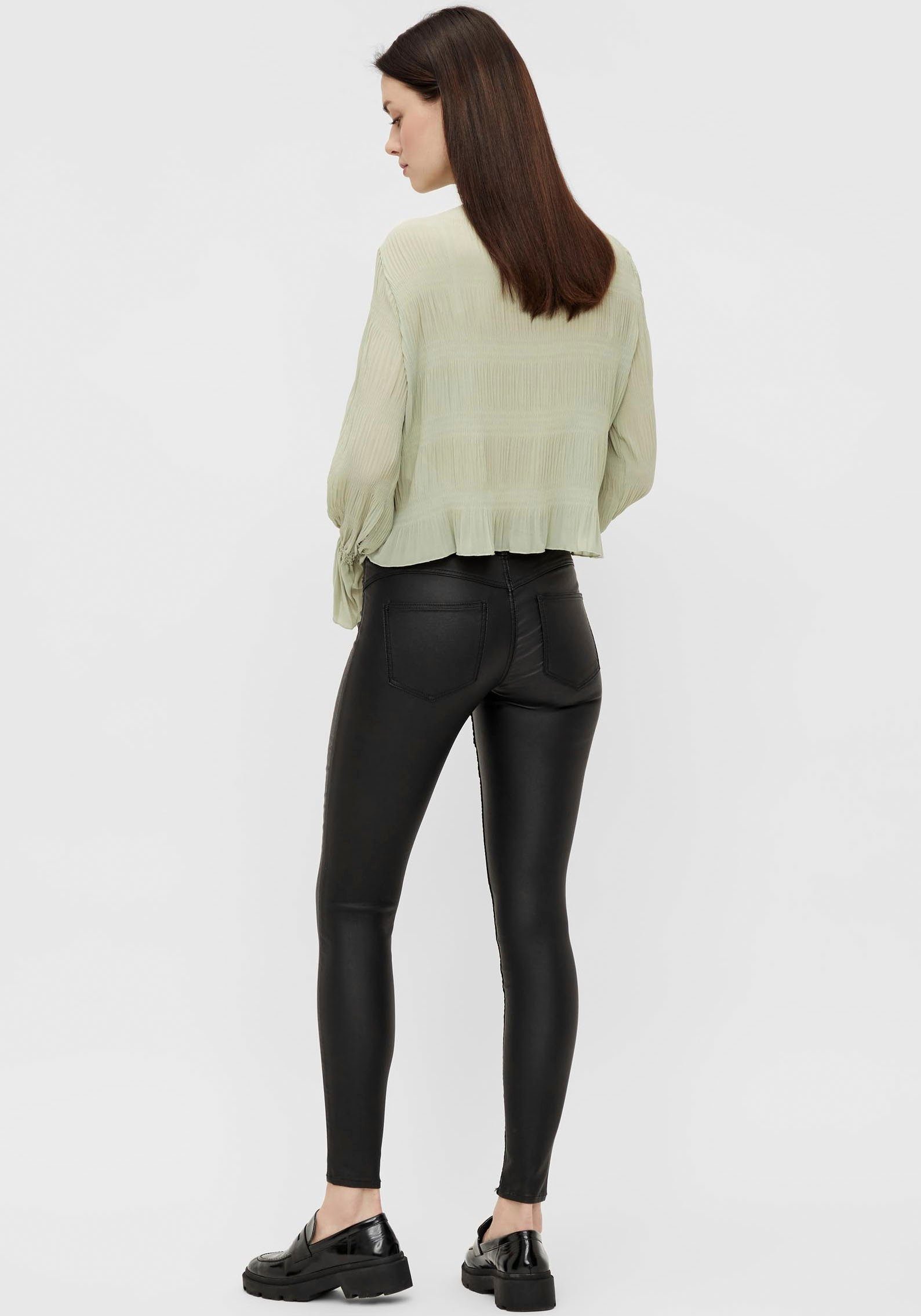 pieces Imitatieleren broek PCSHAPE-UP PARO SKN MW COATED/NOOS BC