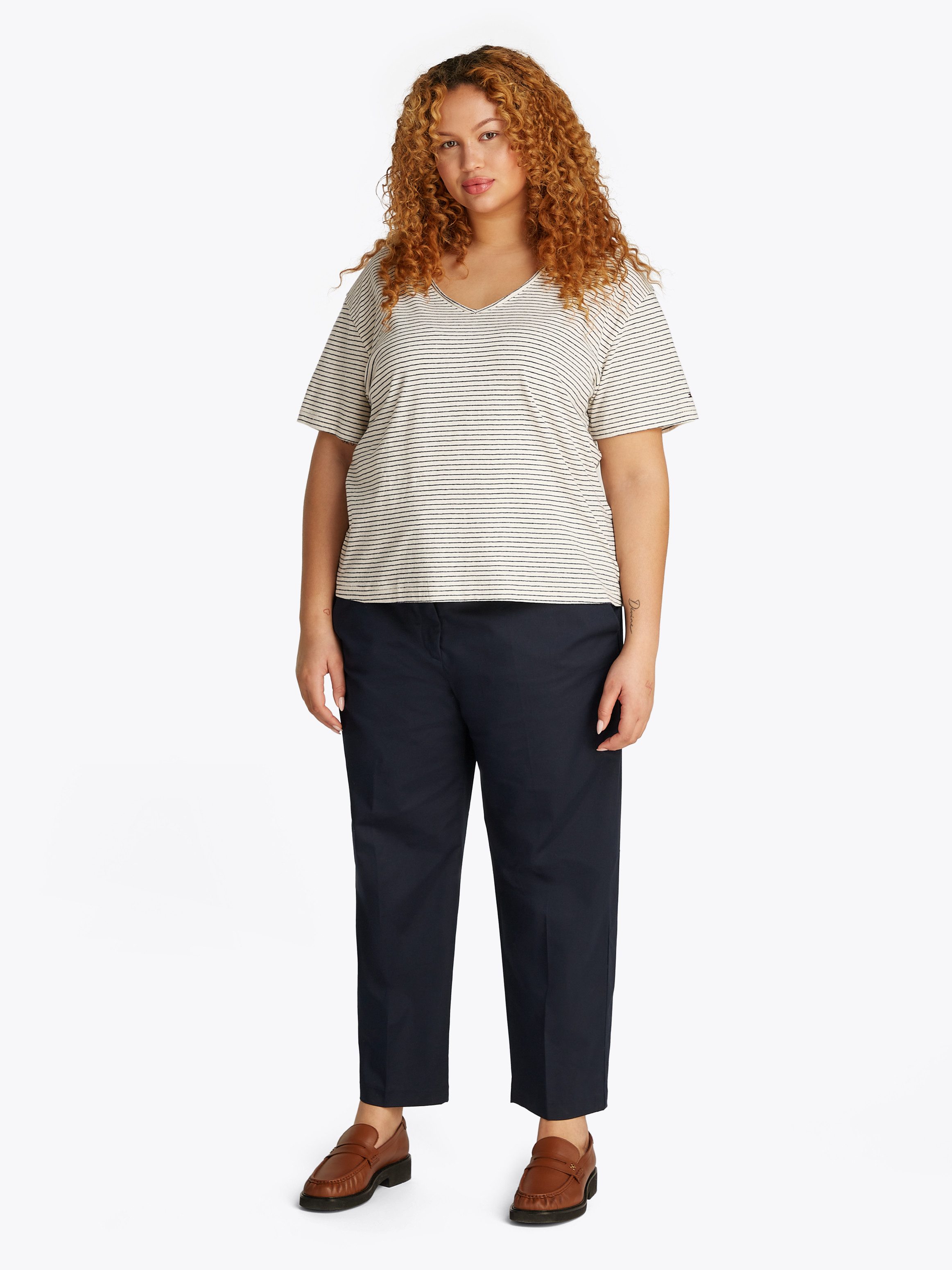 Tommy Hilfiger Curve Shirt met V-hals CRV MODERN CO LINEN V-NK SS