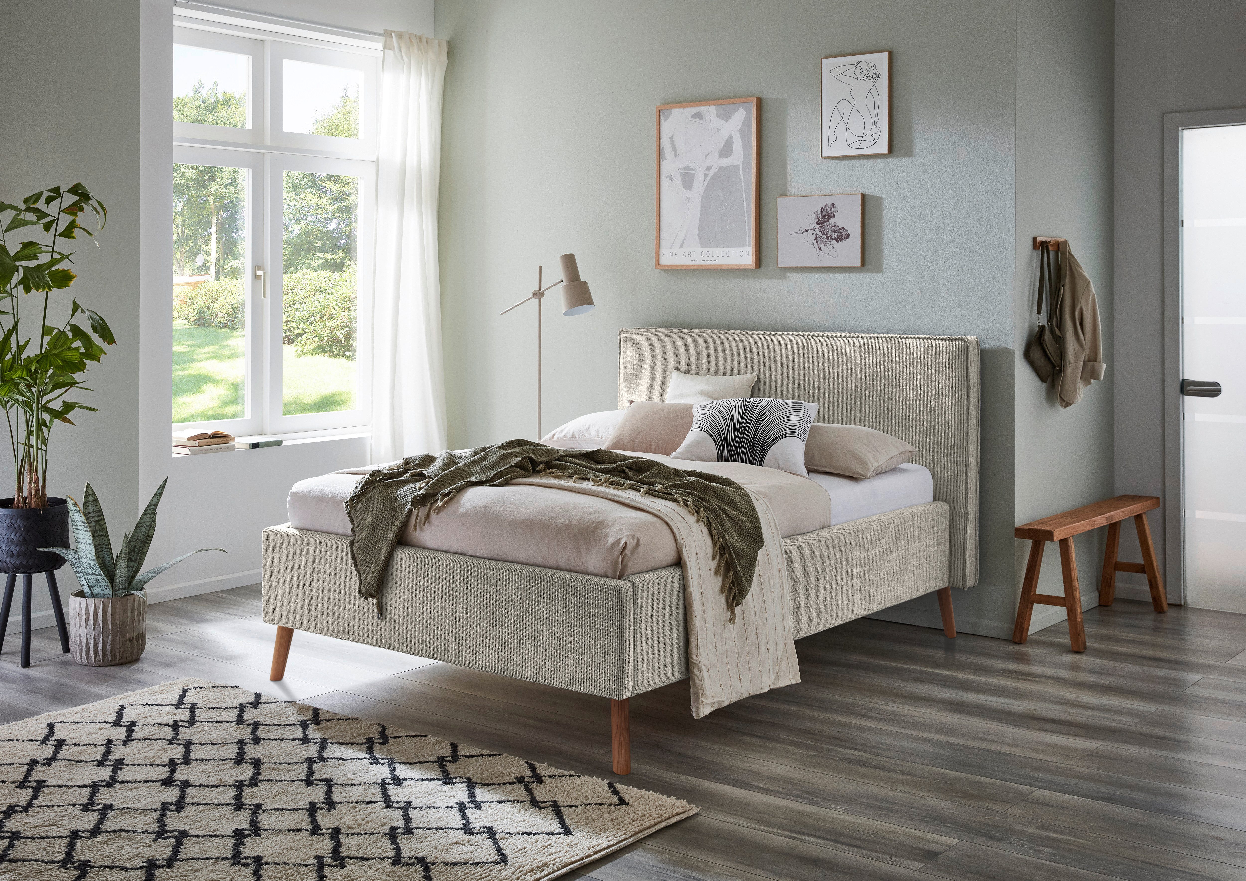 meise.möbel Gestoffeerd bed Riva met eikenkleurige houten poten, naar keuze met bedkist en lattenbodem bedden beige