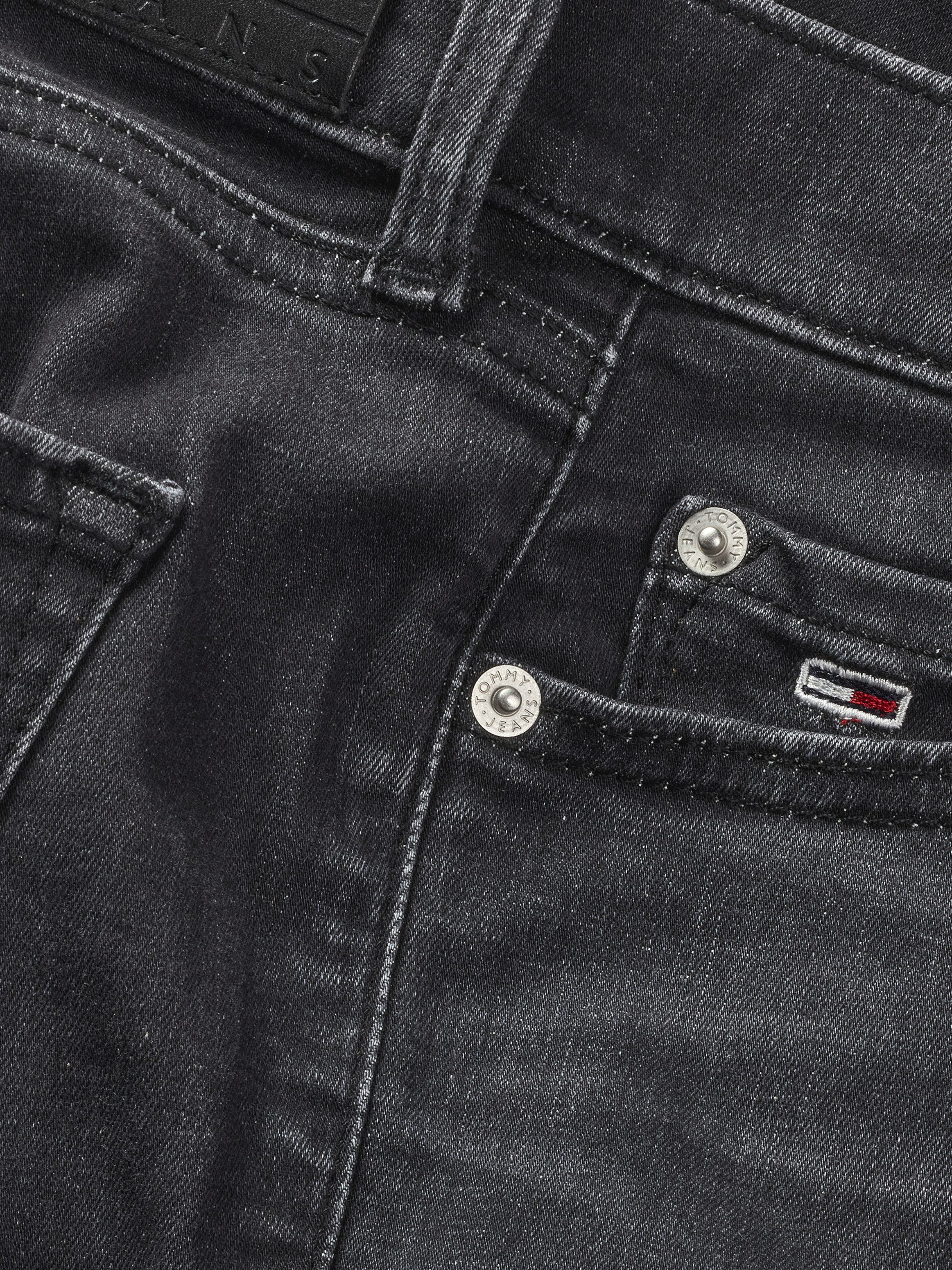 TOMMY JEANS Skinny fit jeans Nora Mid Rise Skinny Fit met wasbeurt met logo-badge