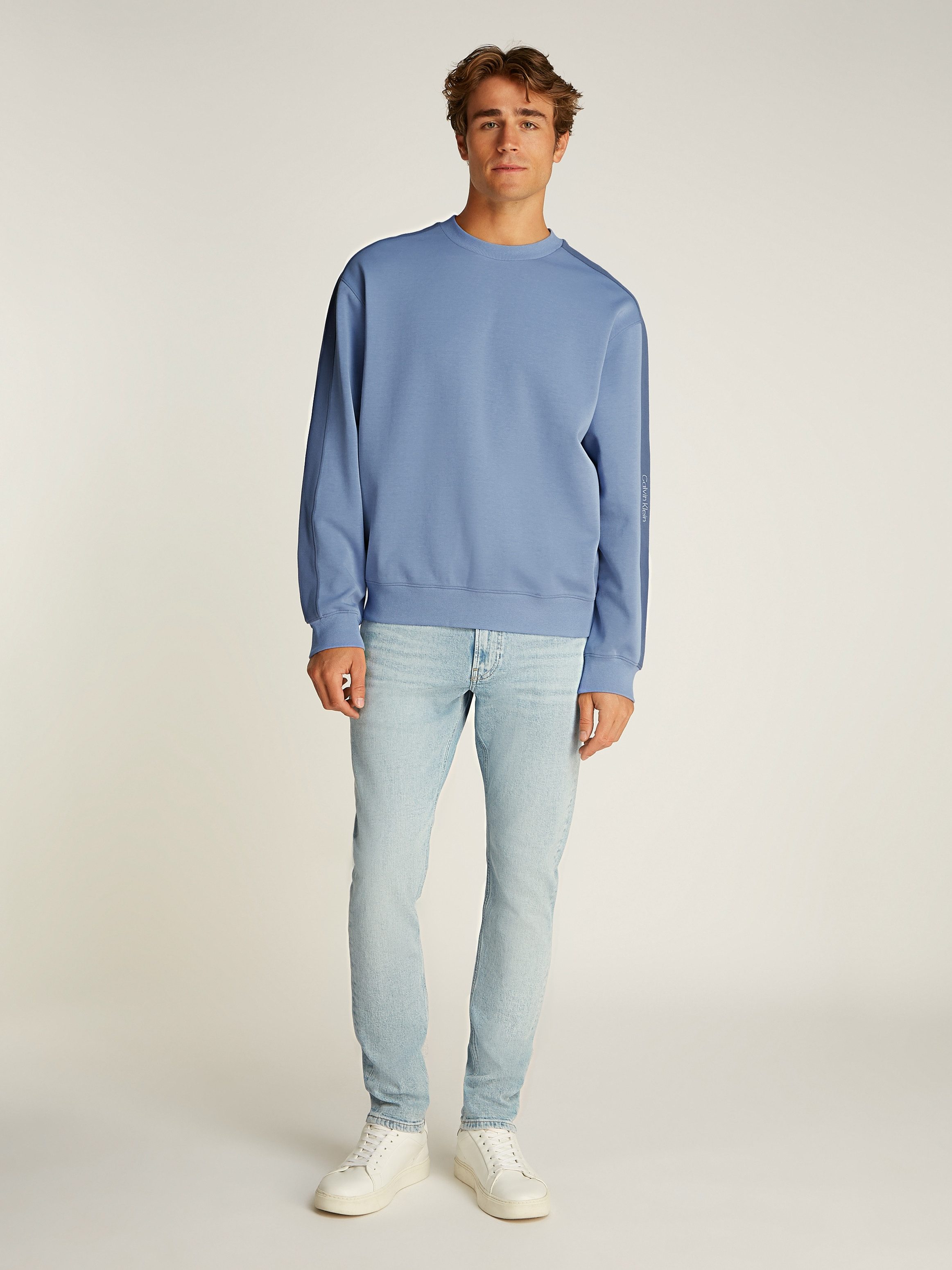 Calvin Klein Sweatshirt LOGO TAPE CREW NECK met logo-band aan de mouwen