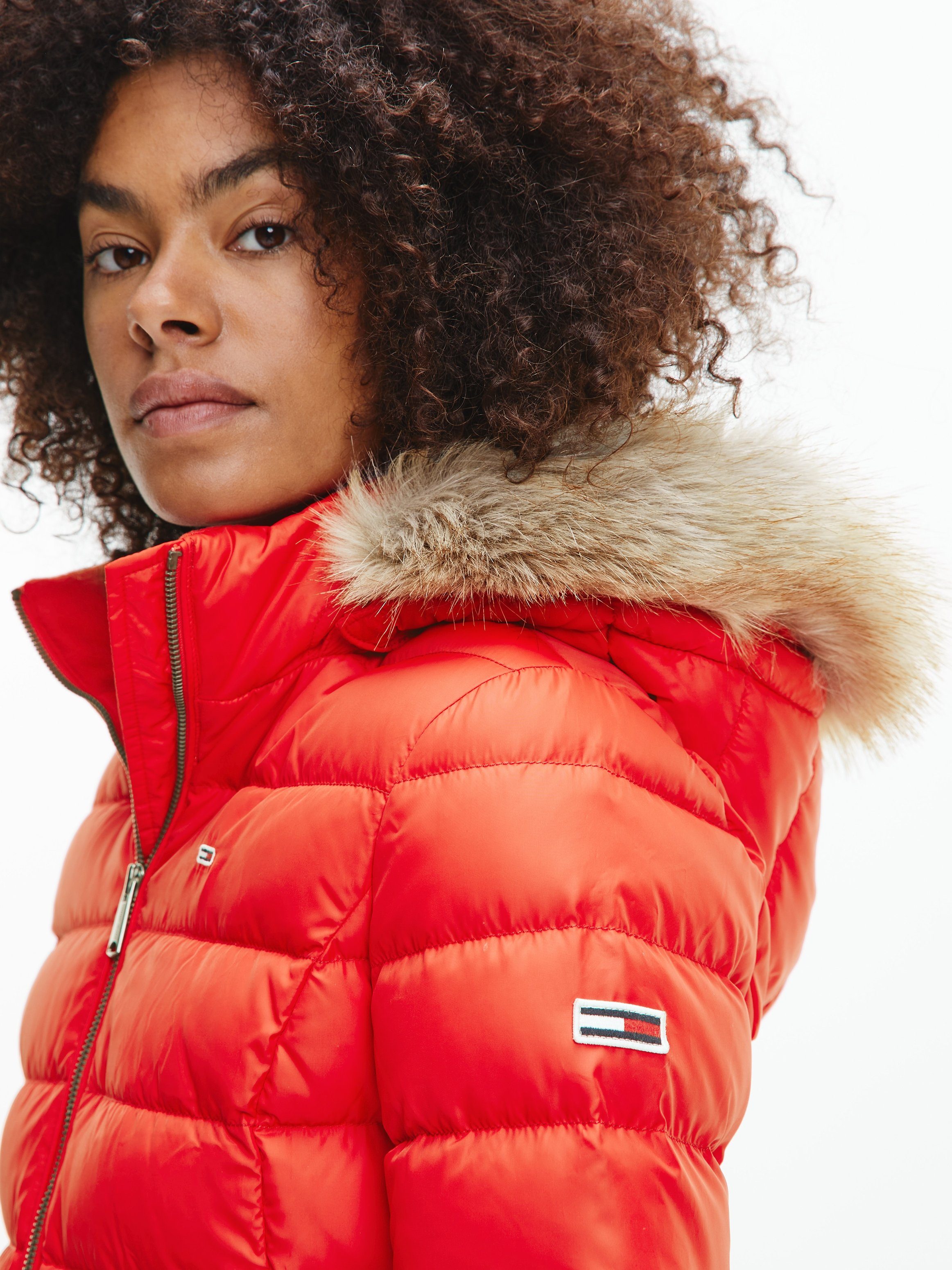 TOMMY JEANS Donsjack BASIC HOODED DOWN JACKET met imitatiebont aan de capuchon & tommy jeans-merklabel