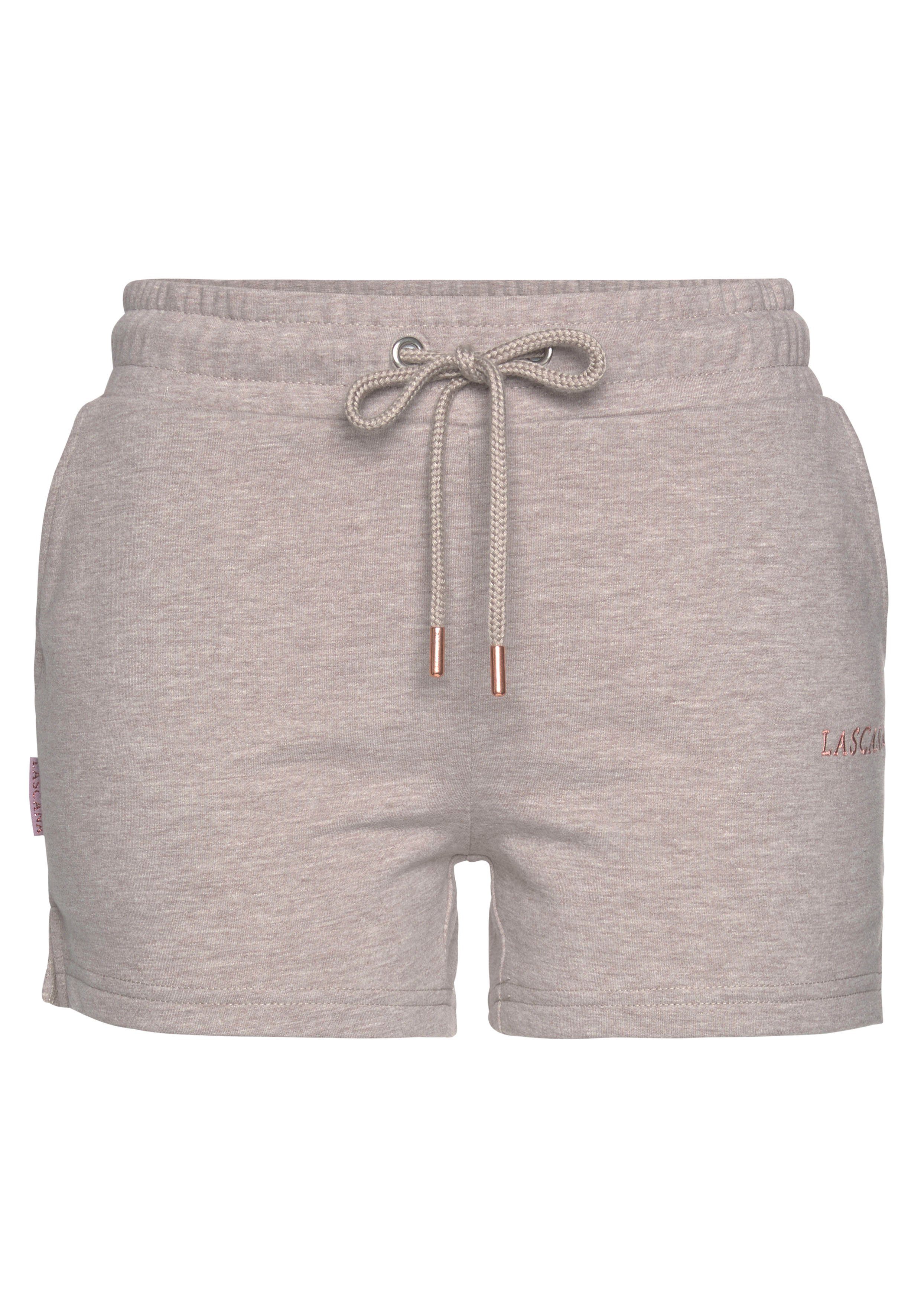 Lascana Sweatshort met logo-borduurwerk, loungepak