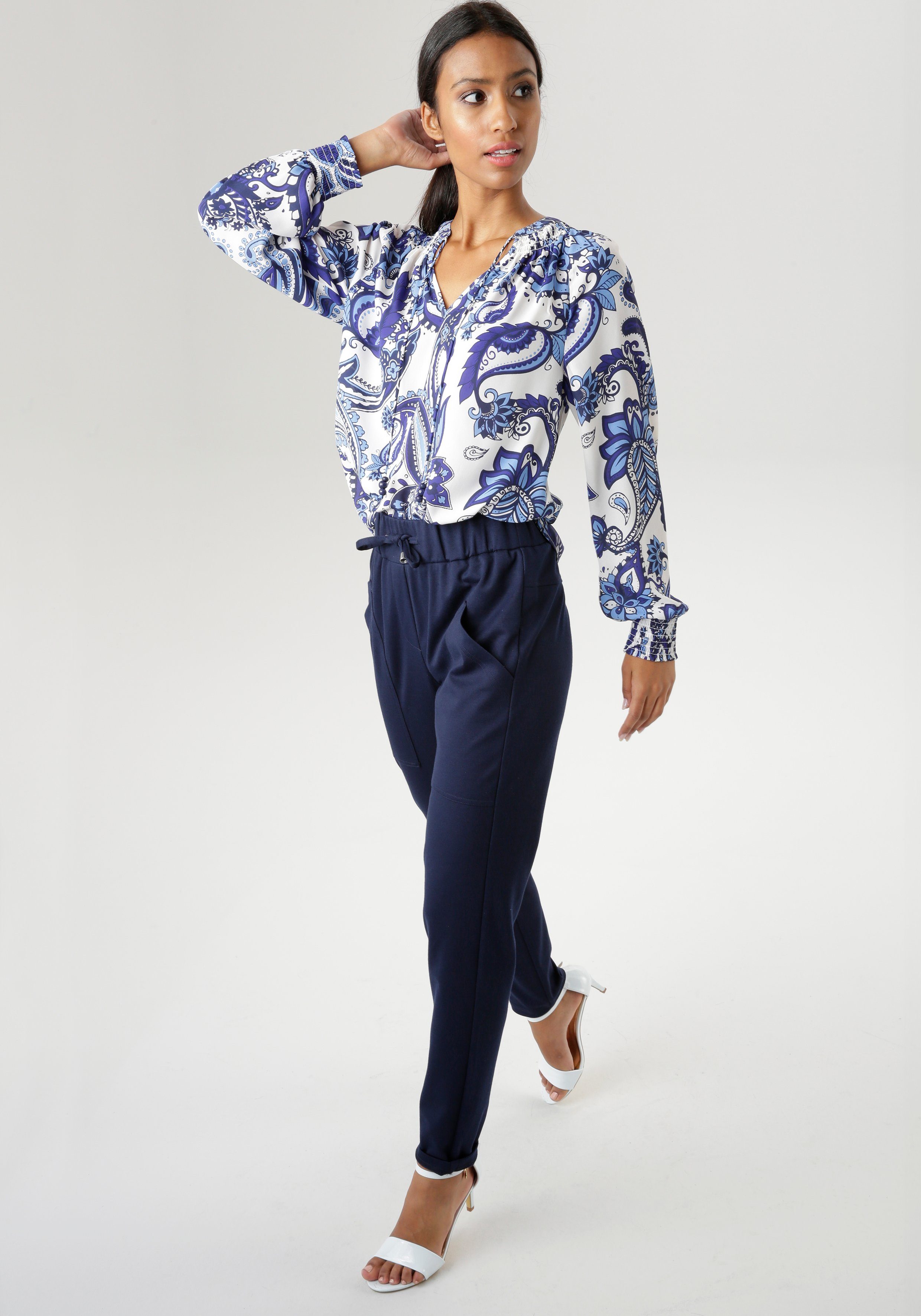 Aniston SELECTED Blouse zonder sluiting met donkerblauwe sierparels aan de bindbanden