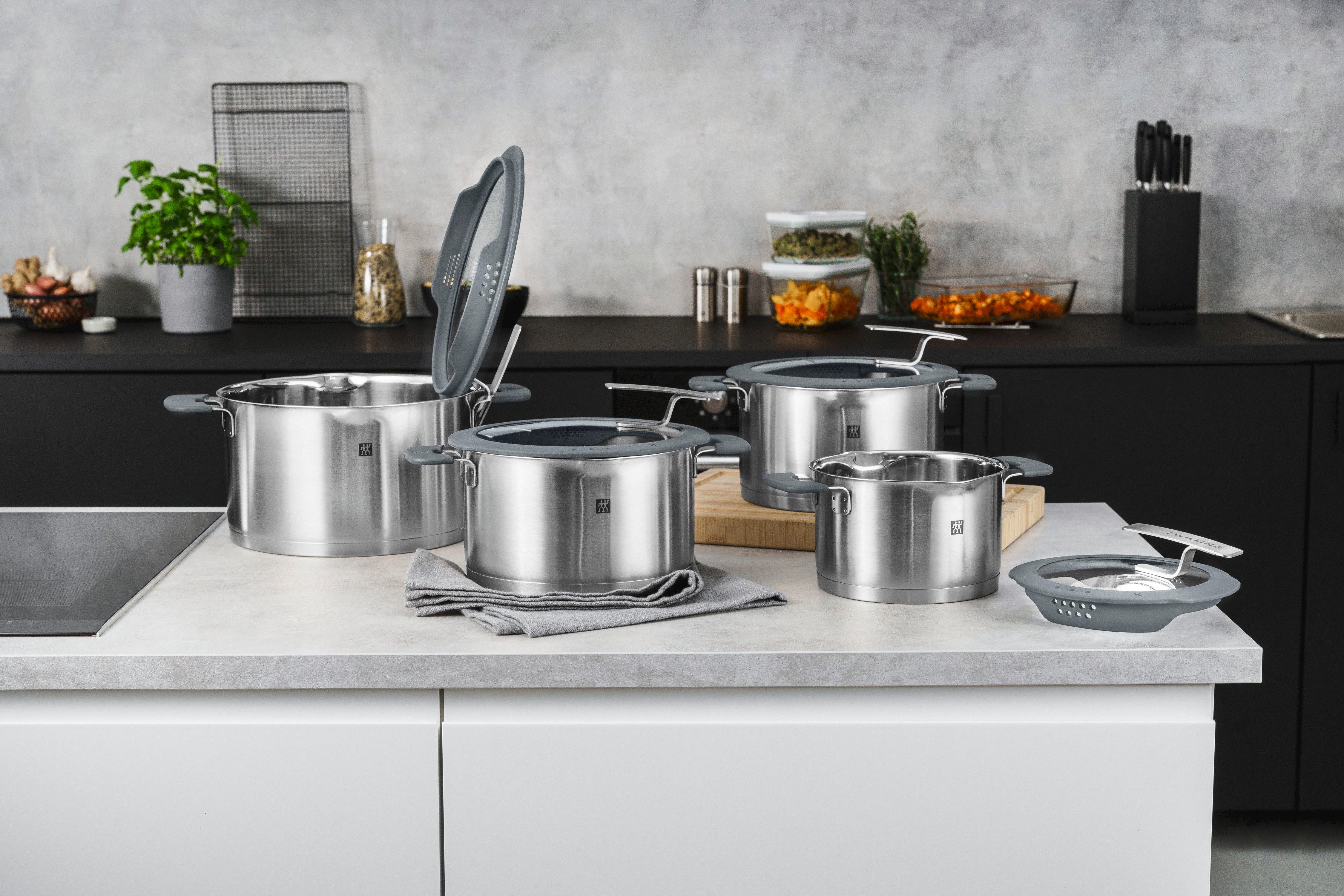 Zwilling Pannenset Simplify 18/10 roestvrij staal, geïntegreerd zeef in de deksel, inductie, 4-delig. (set)