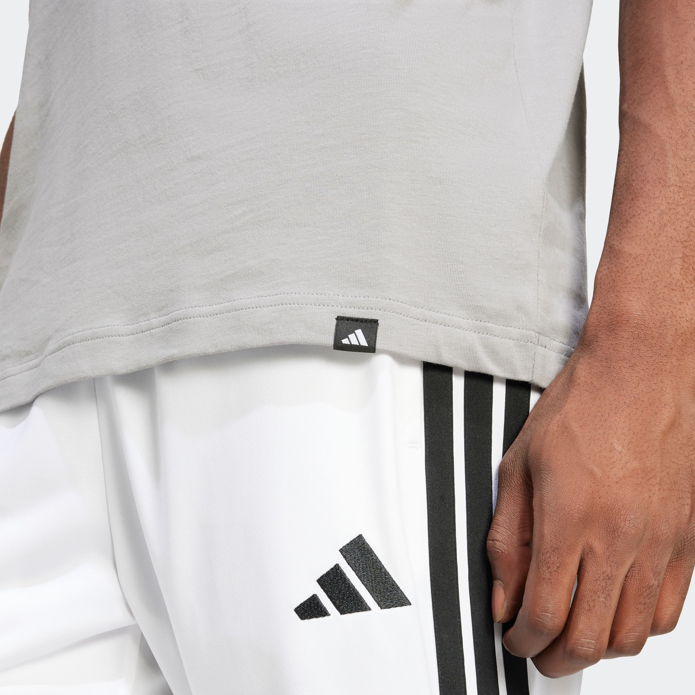 adidas Sportswear T-shirt M L SLIDE PKT T